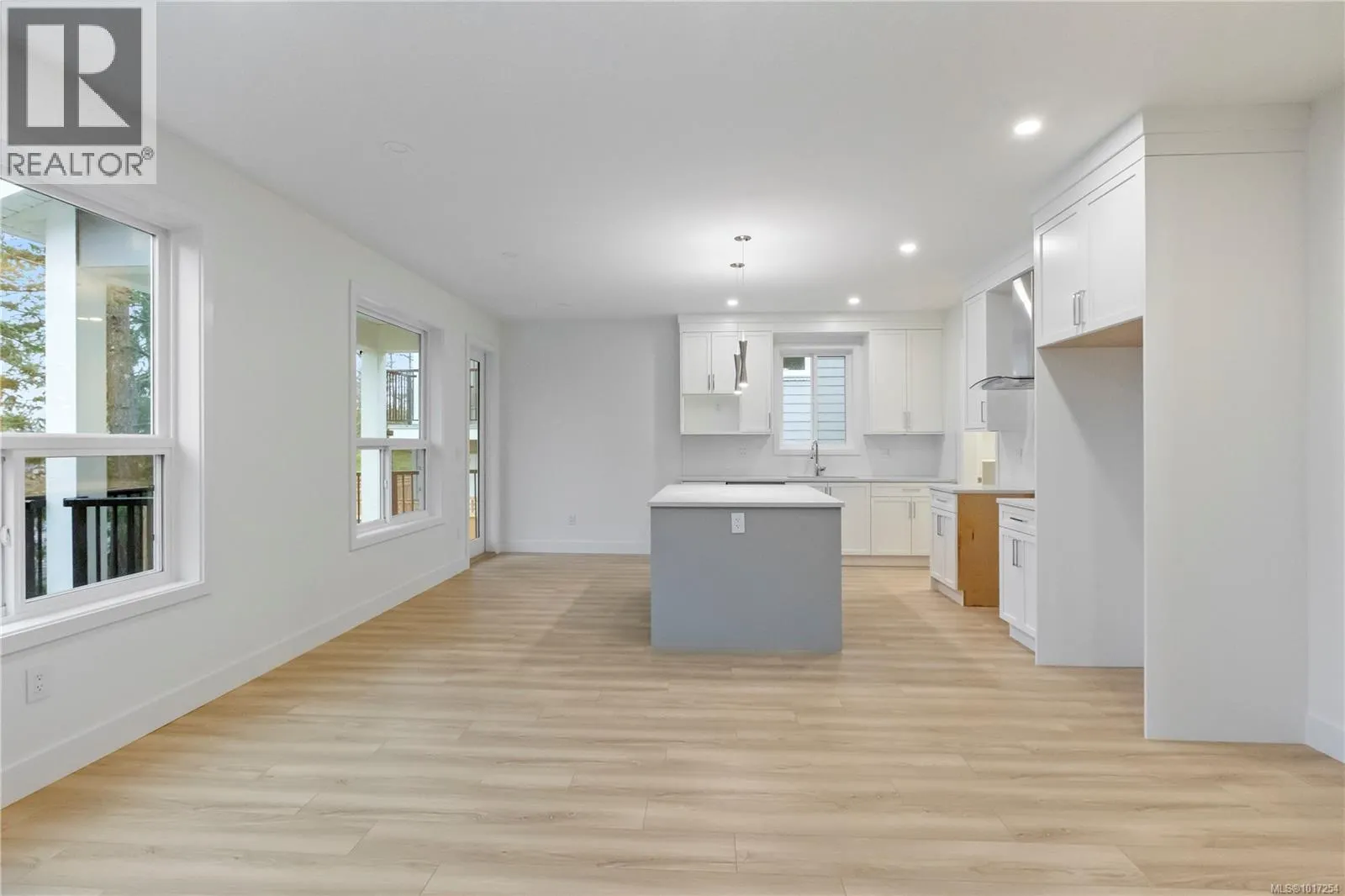 2343 Swallow Pl