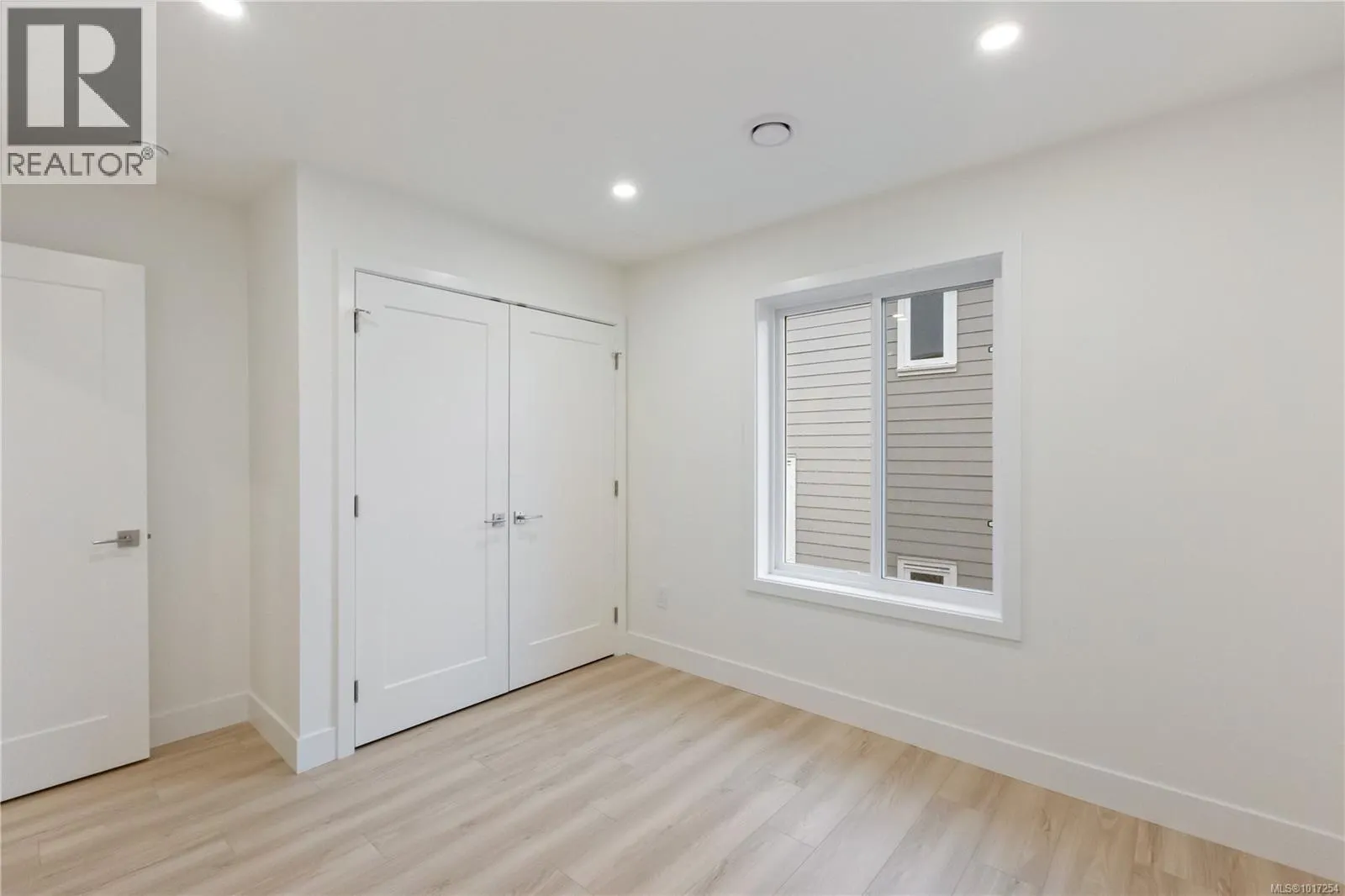 2343 Swallow Pl