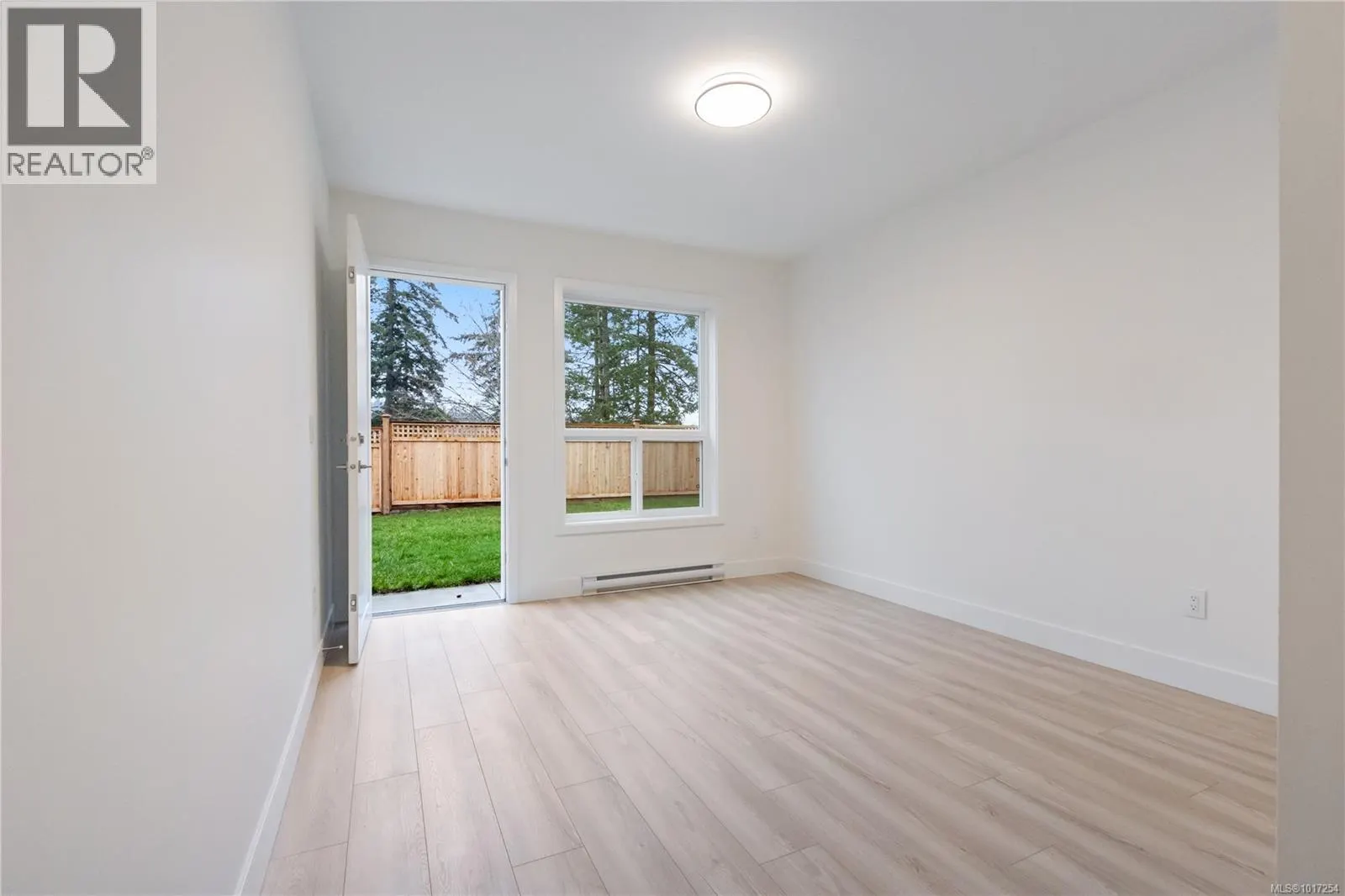 2343 Swallow Pl