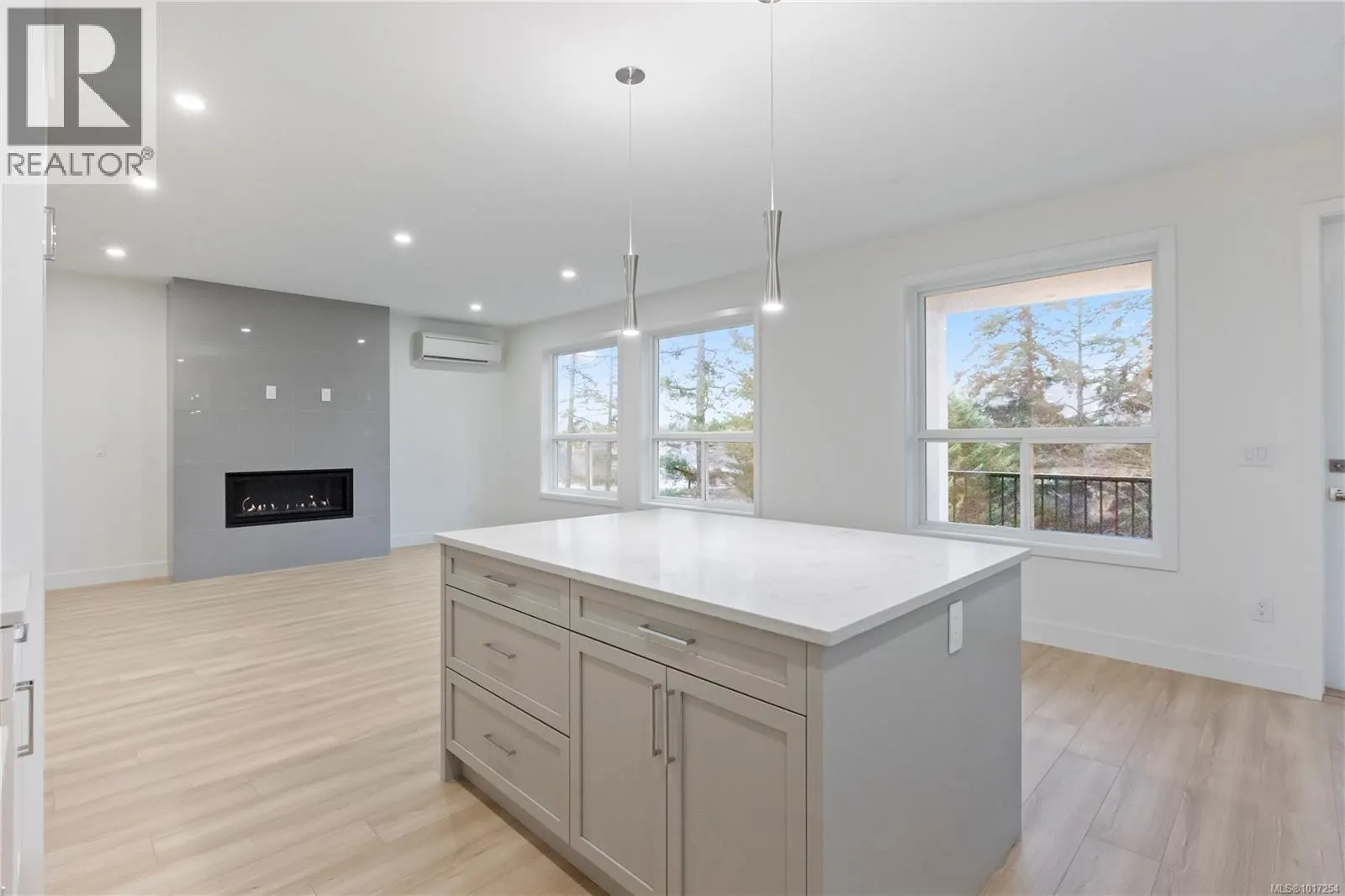 2343 Swallow Pl
