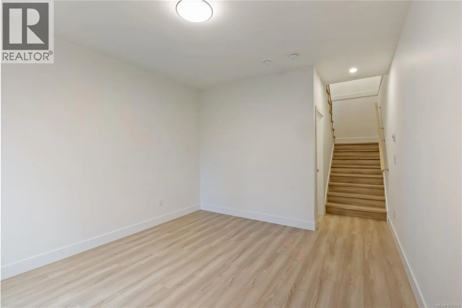 2343 Swallow Pl