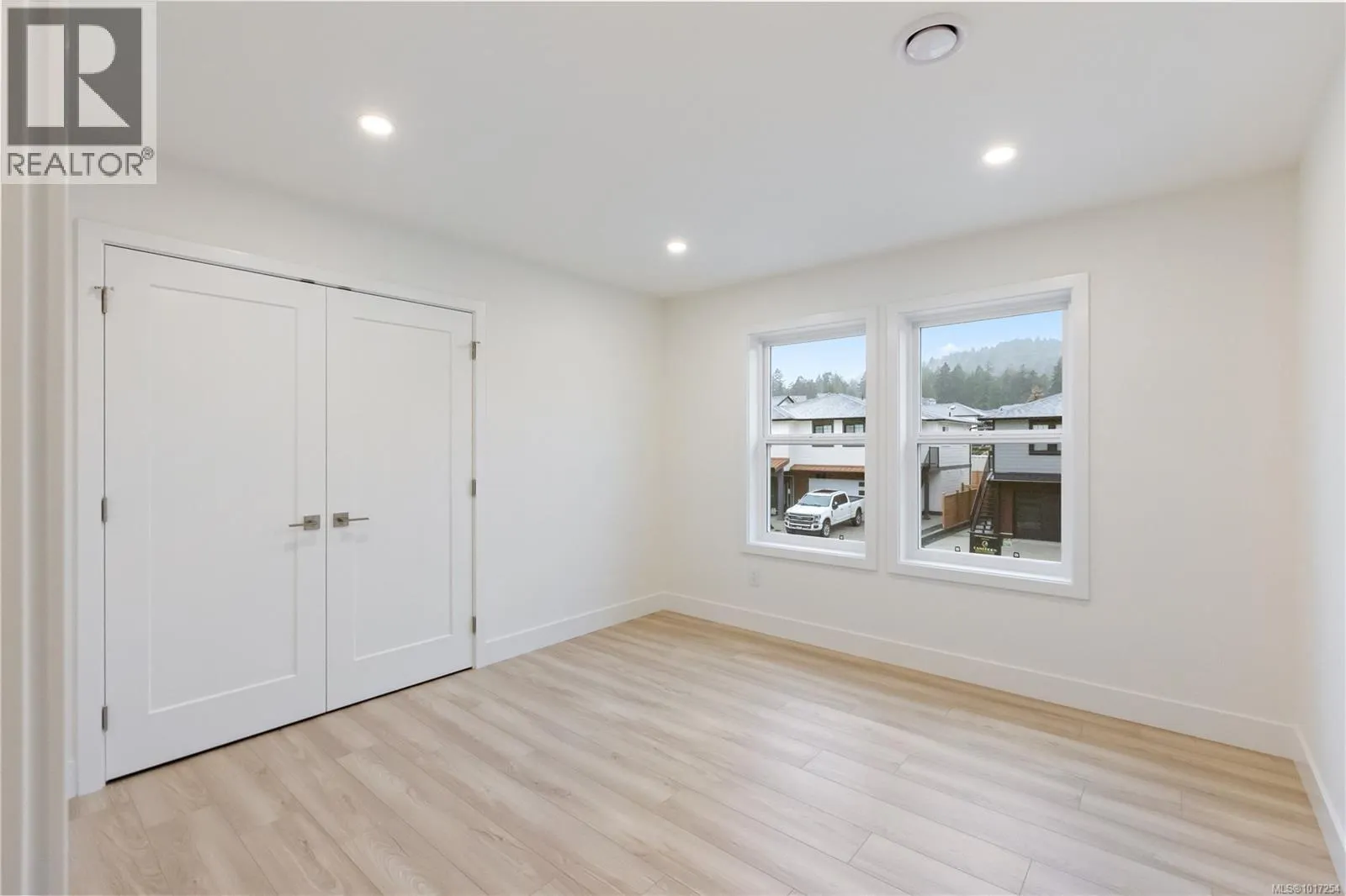 2343 Swallow Pl