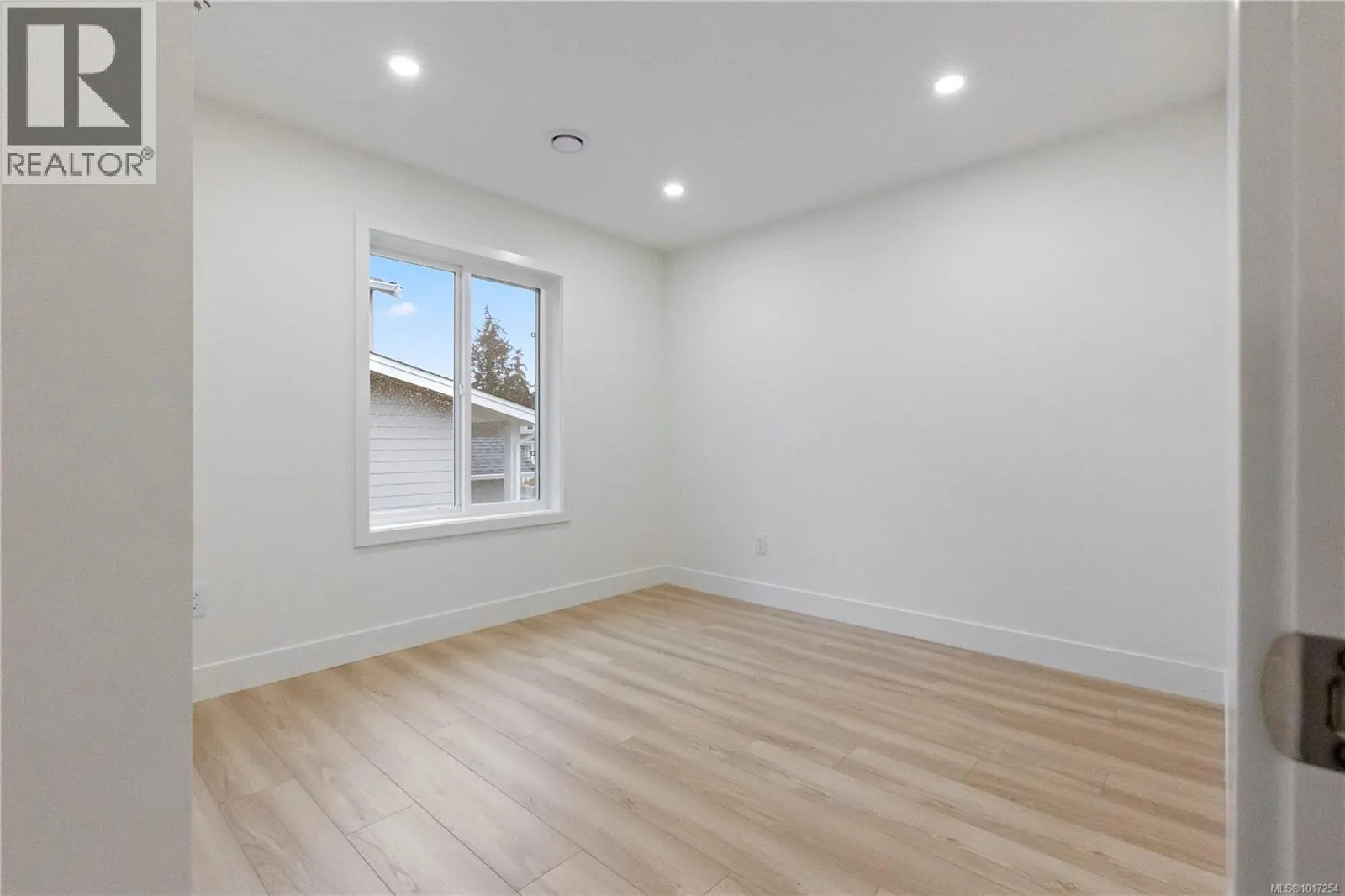 2343 Swallow Pl