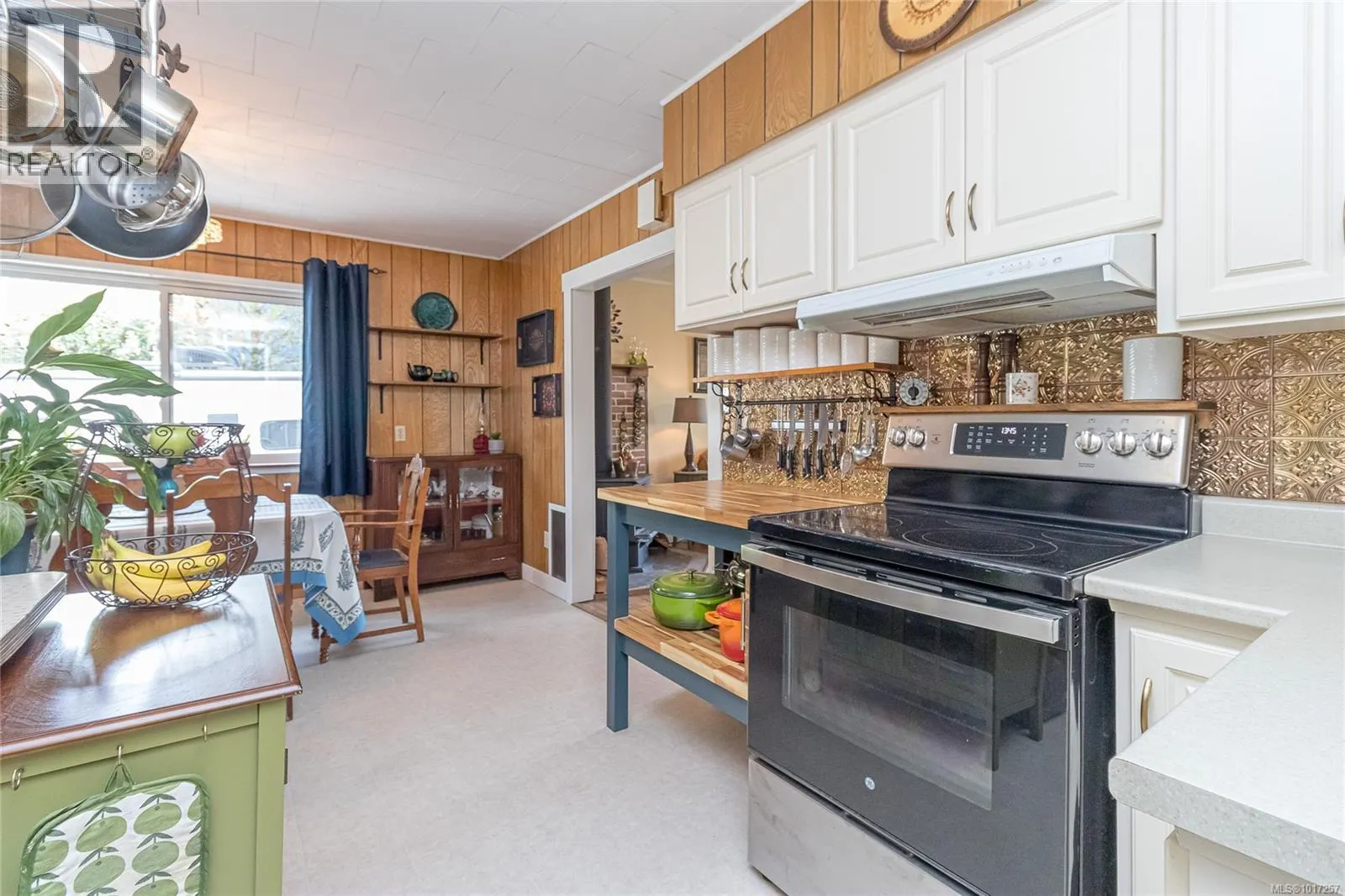 15 King George St N