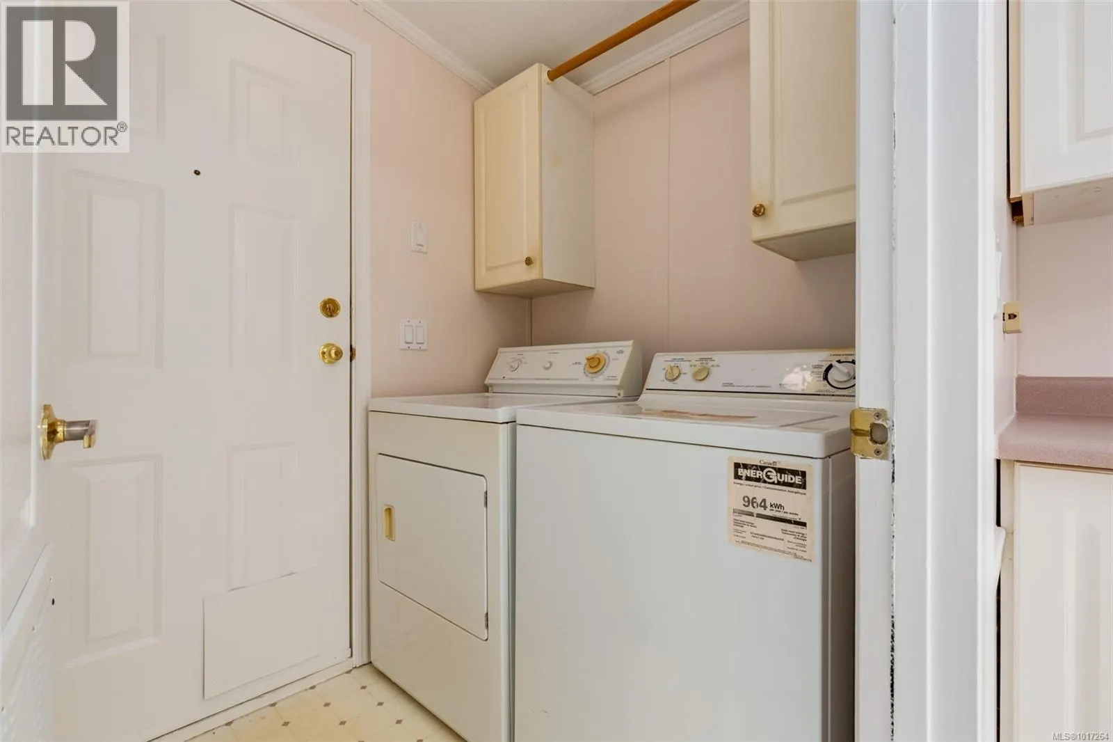 1011 Collier Cres