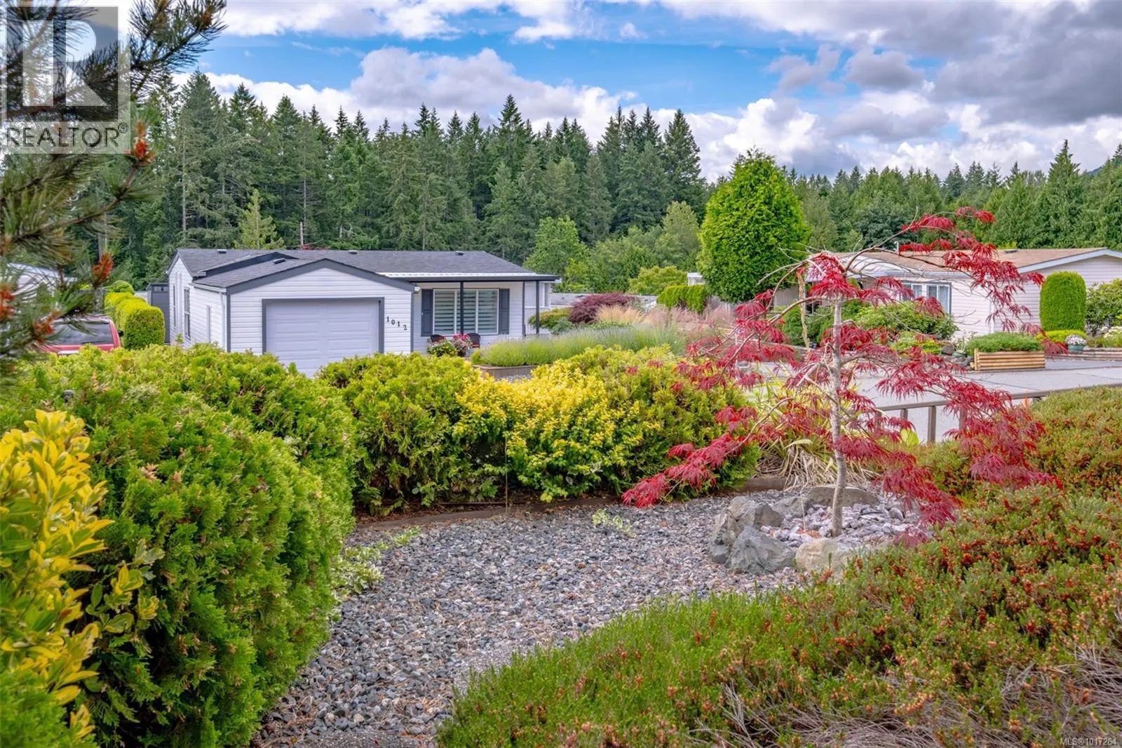 1011 Collier Cres