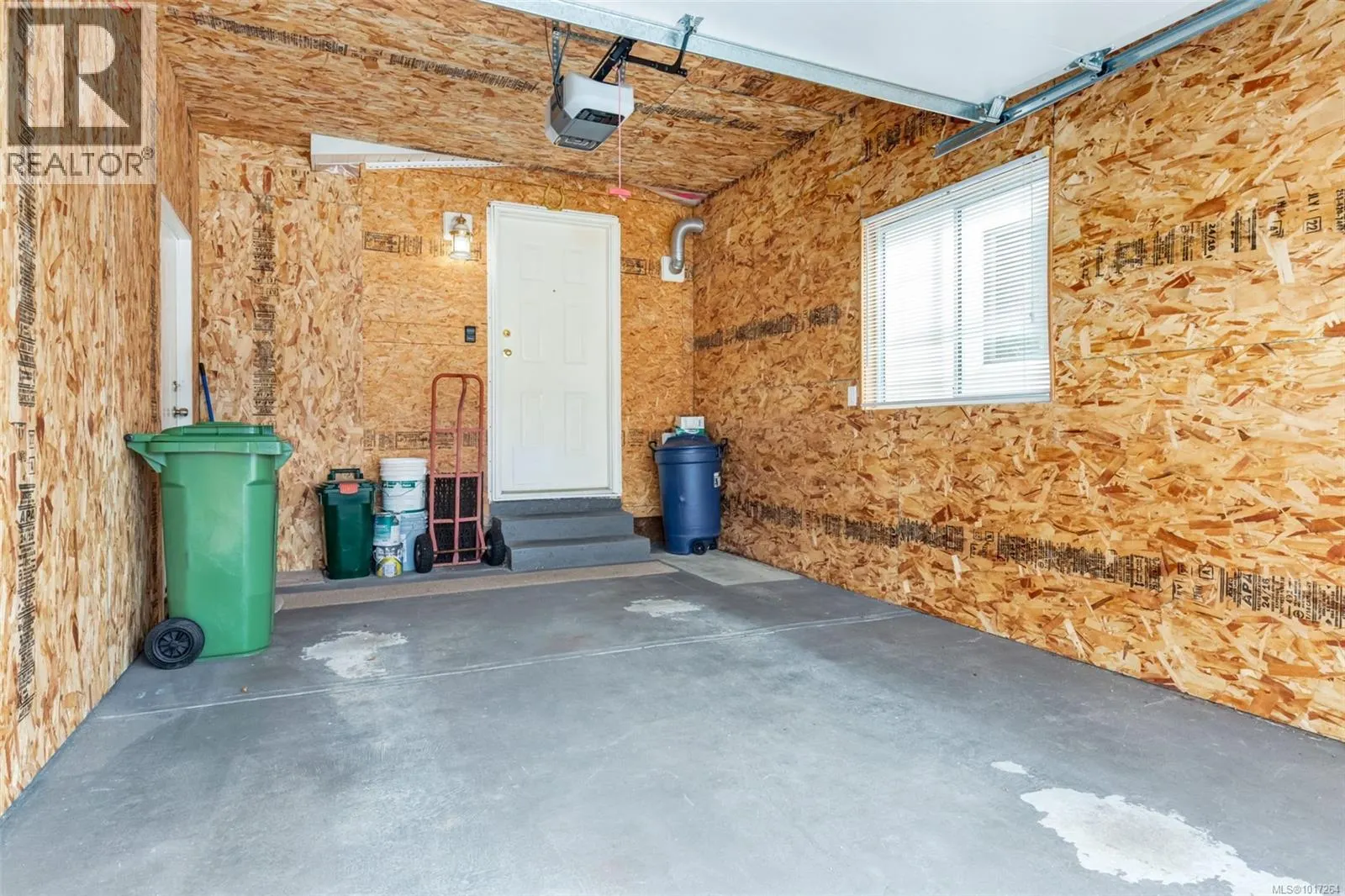 1011 Collier Cres