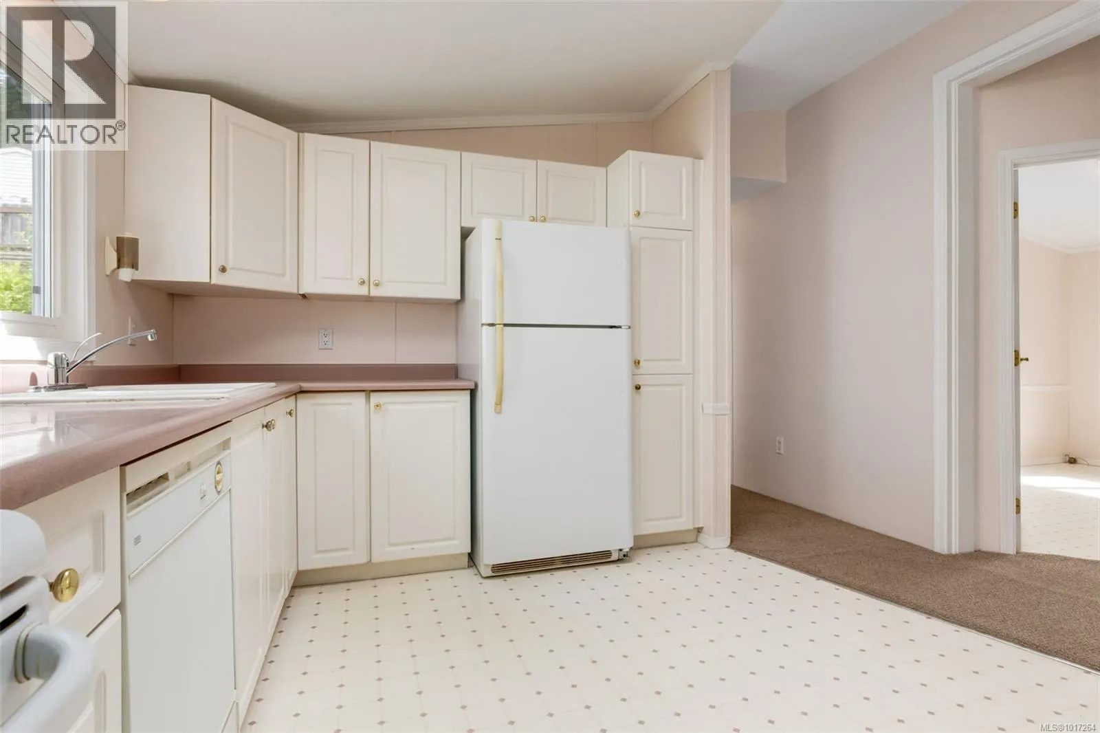 1011 Collier Cres