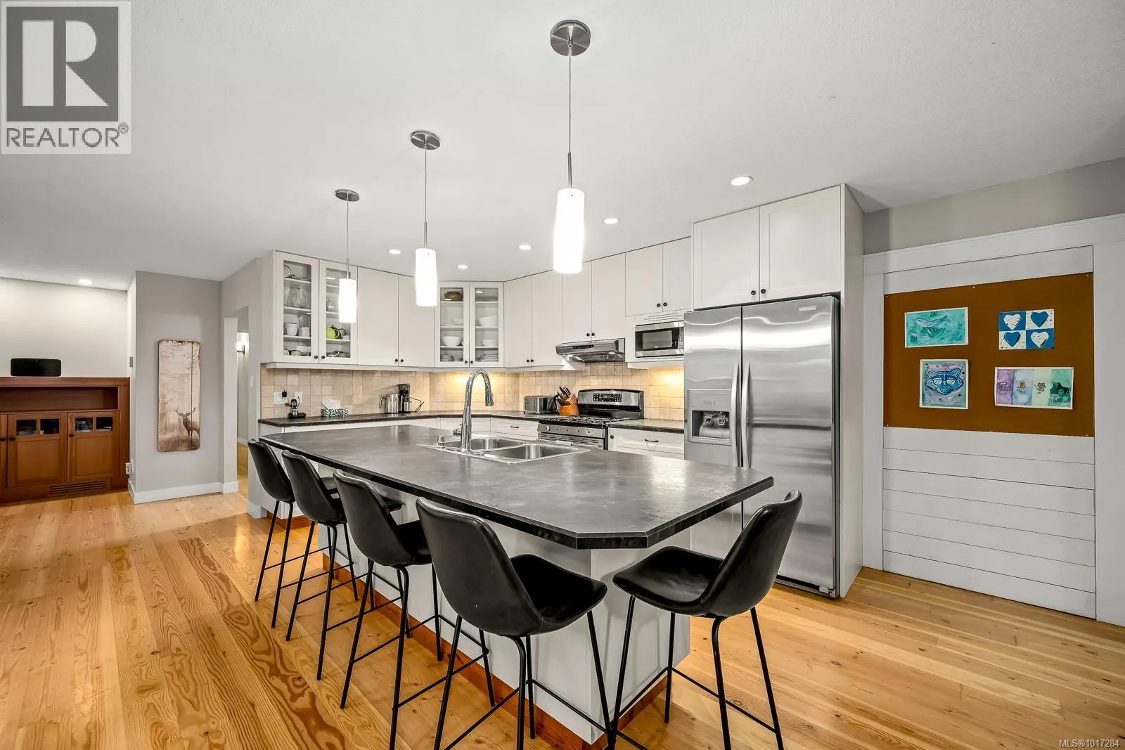 8809 DRIFTWOOD Rd