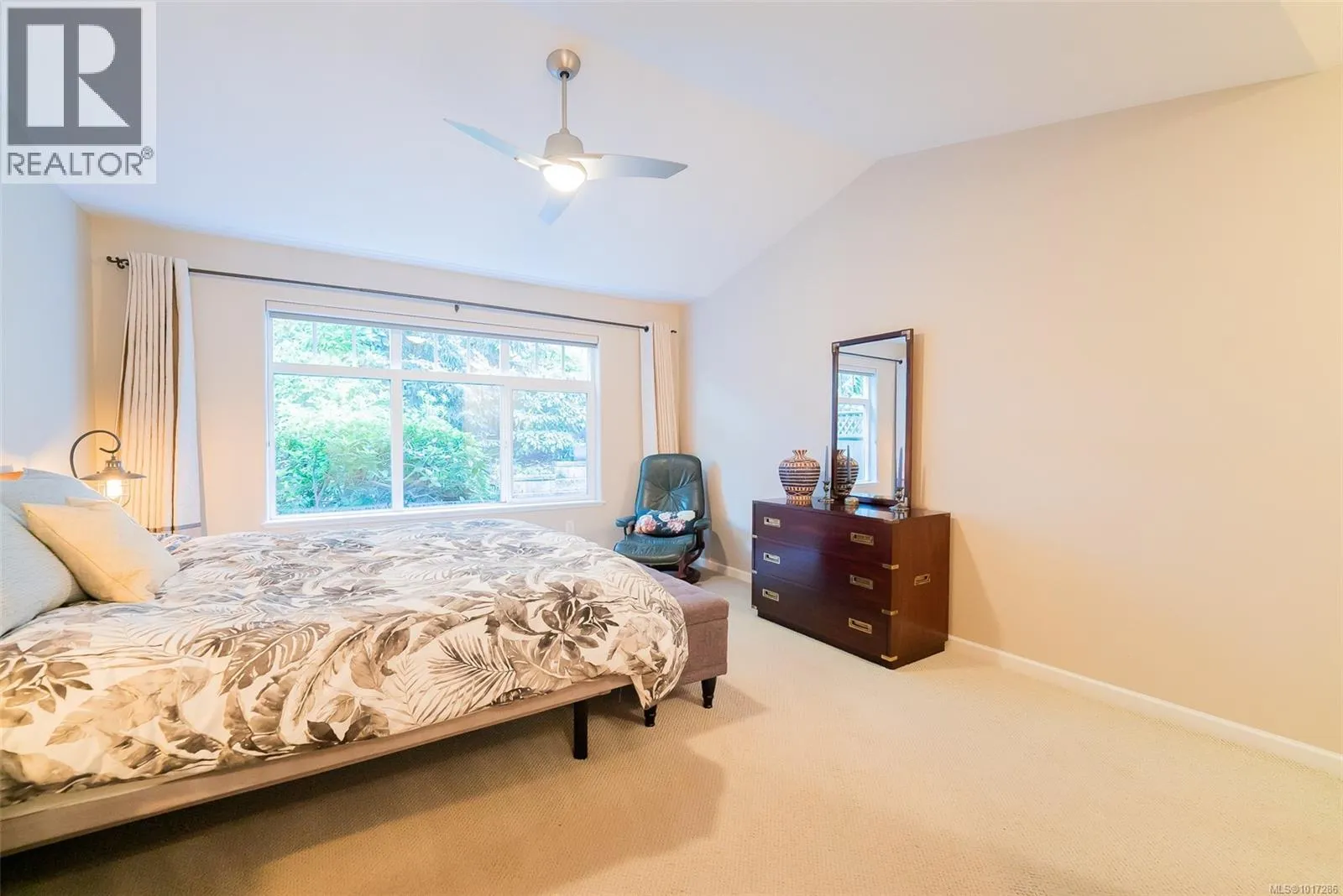 6120 Bellflower Way