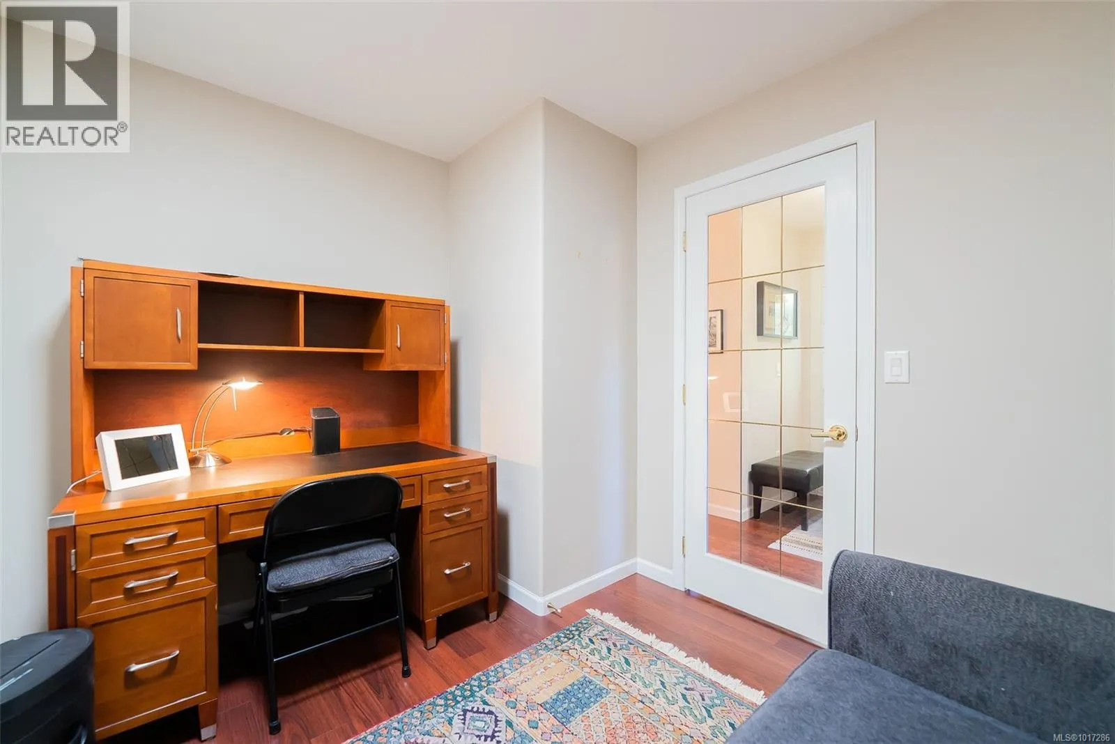 6120 Bellflower Way