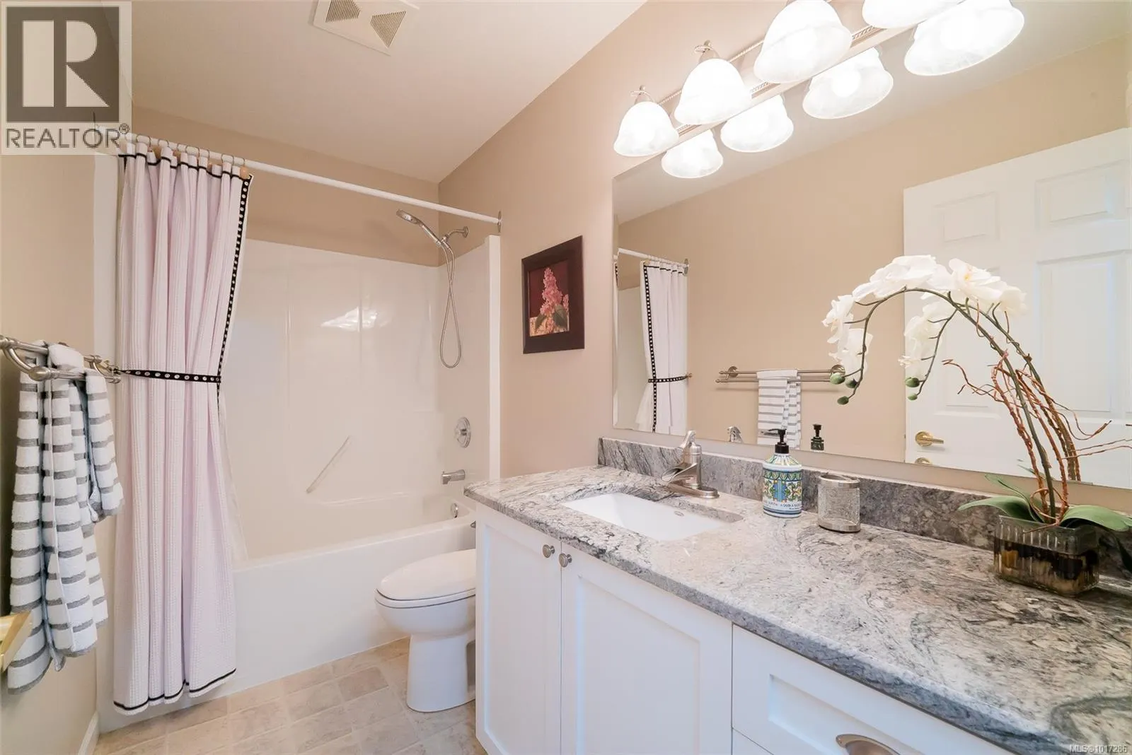 6120 Bellflower Way