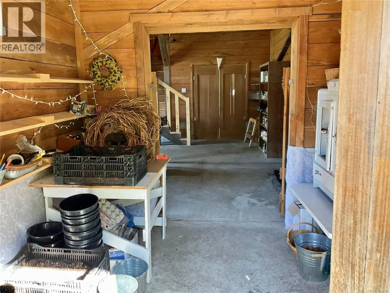 885 Lanqvist Rd