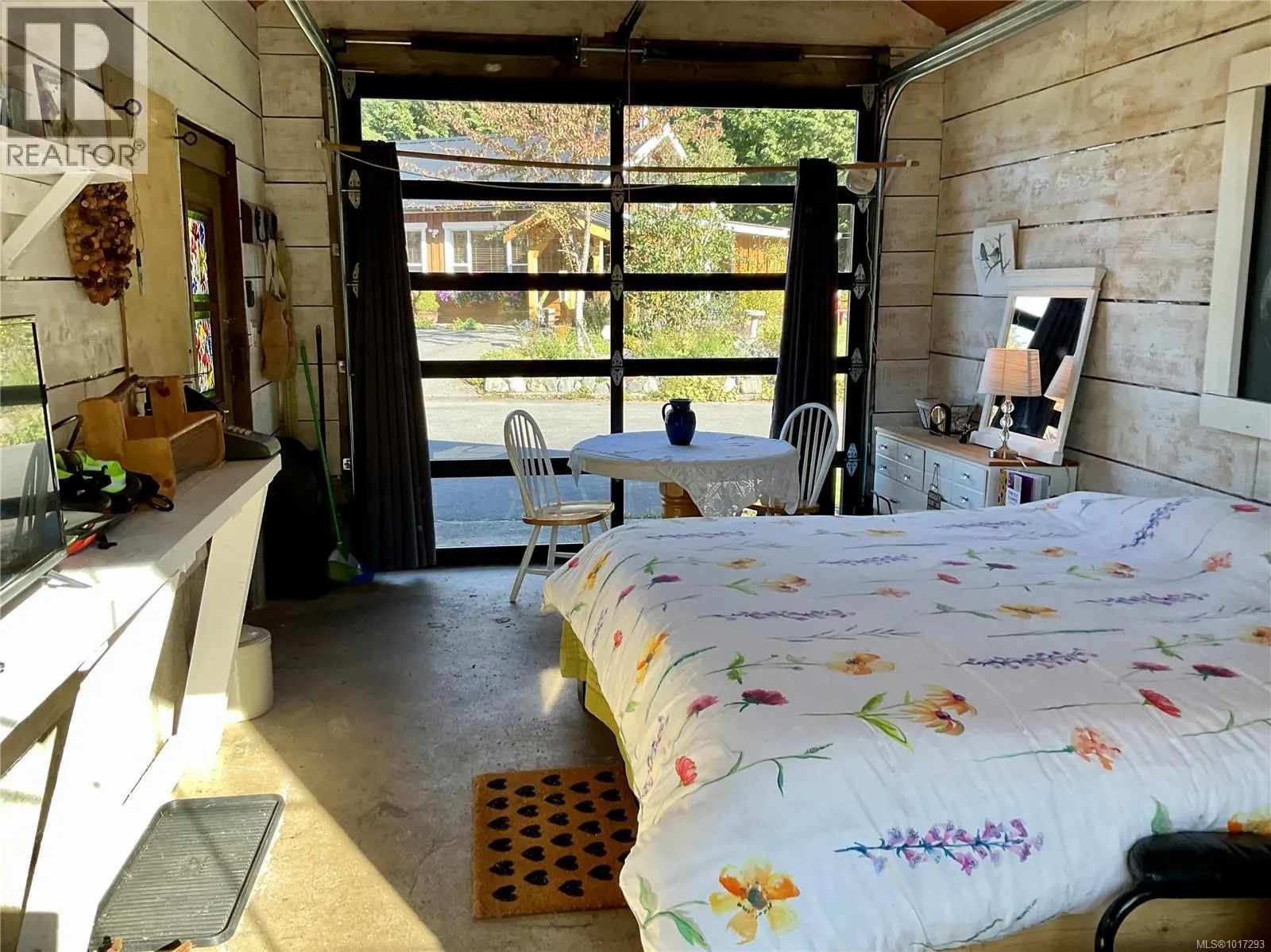 885 Lanqvist Rd