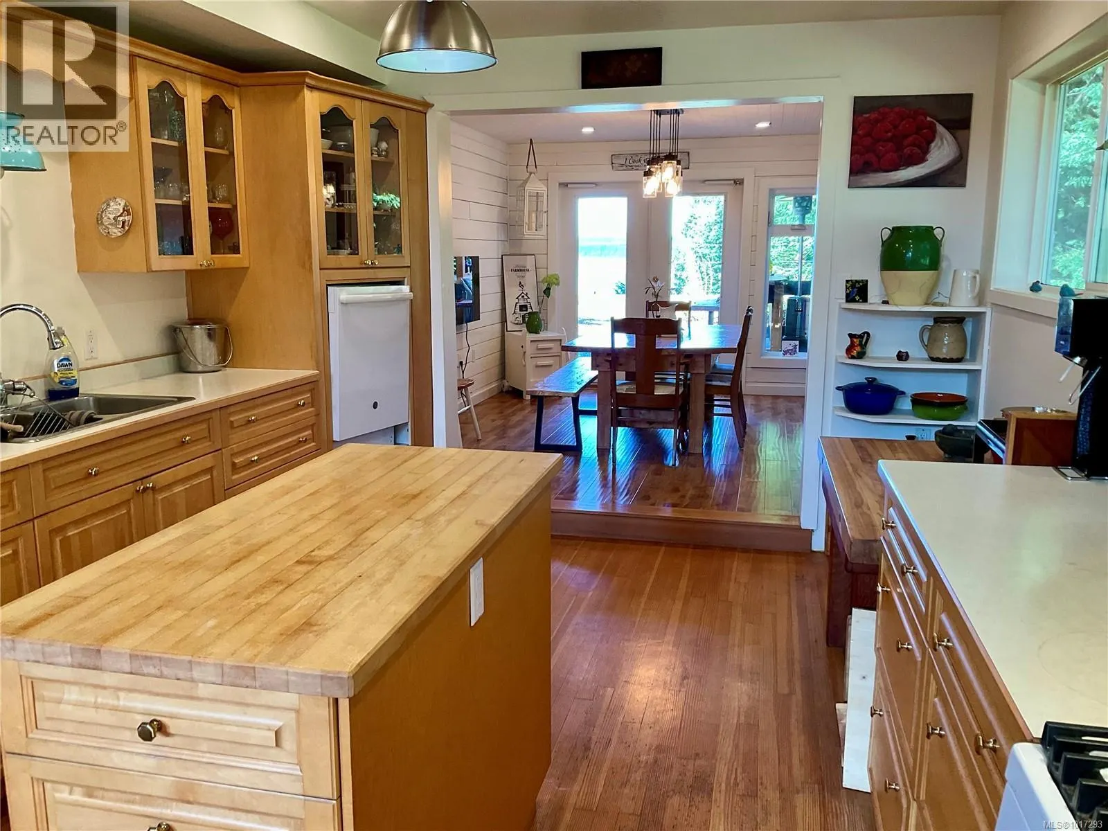 885 Lanqvist Rd