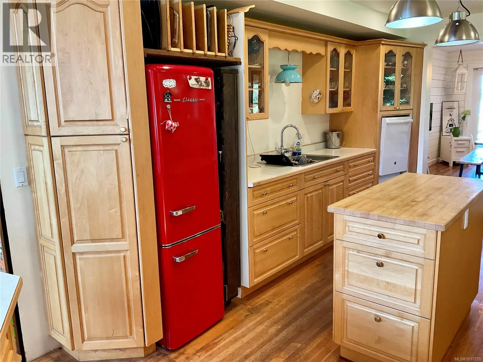885 Lanqvist Rd