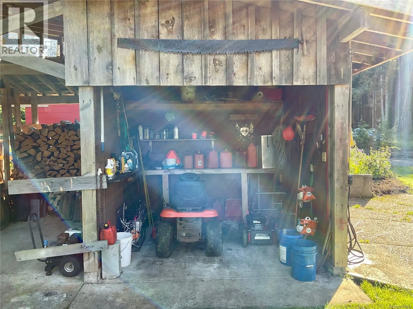 885 Lanqvist Rd