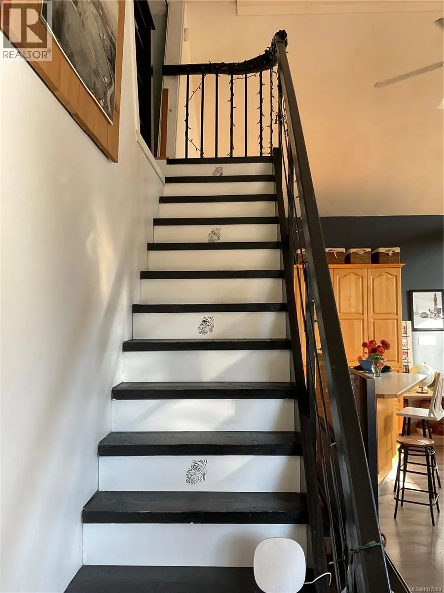885 Lanqvist Rd