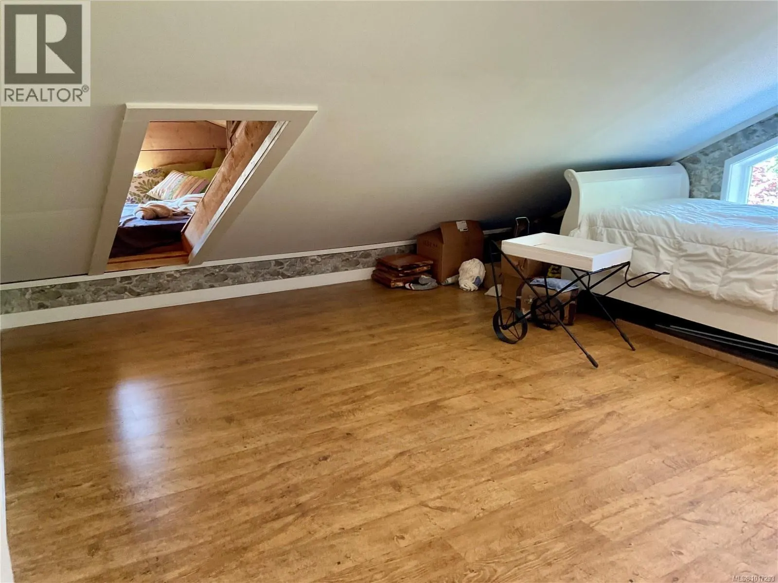 885 Lanqvist Rd
