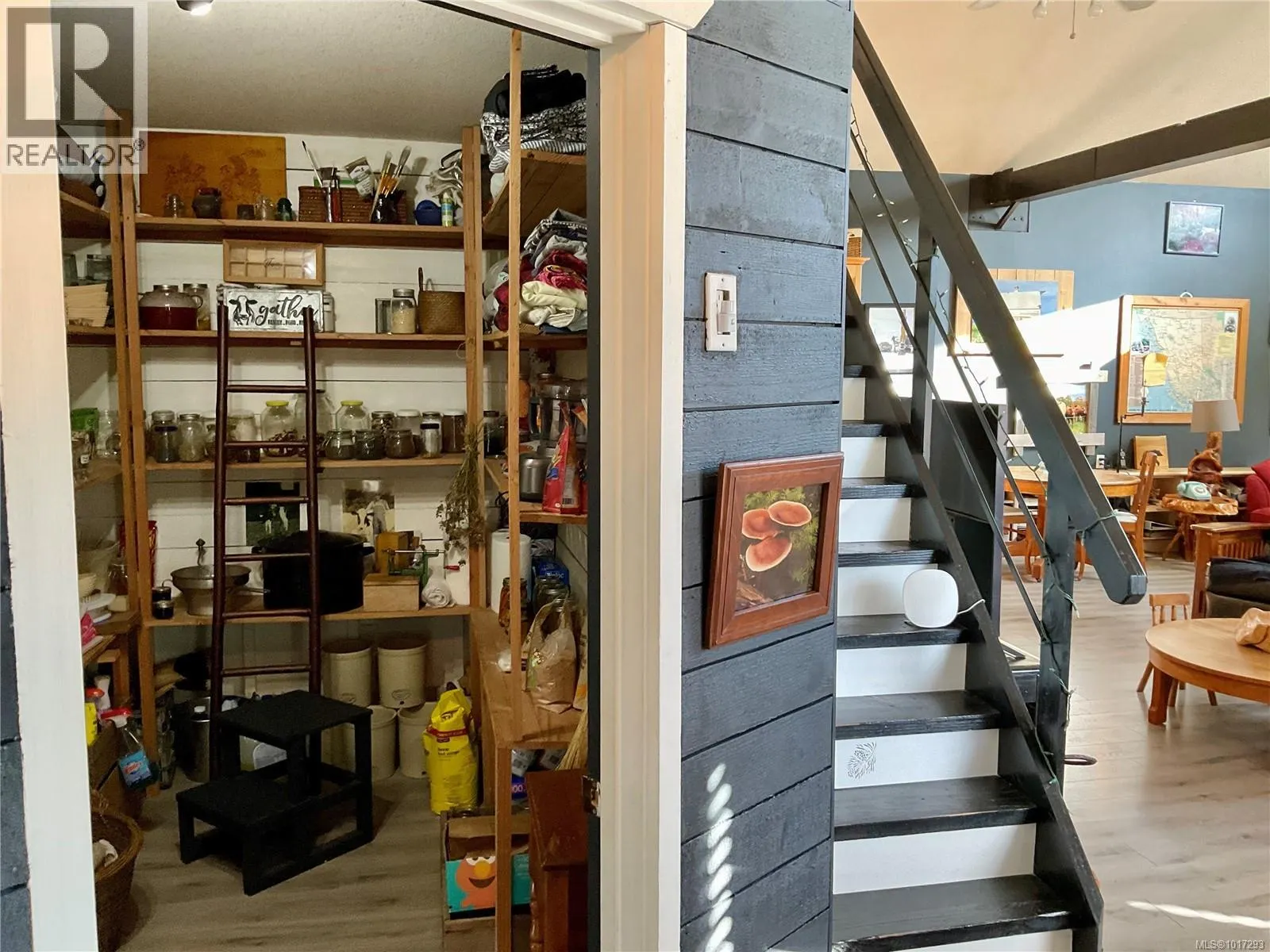 885 Lanqvist Rd