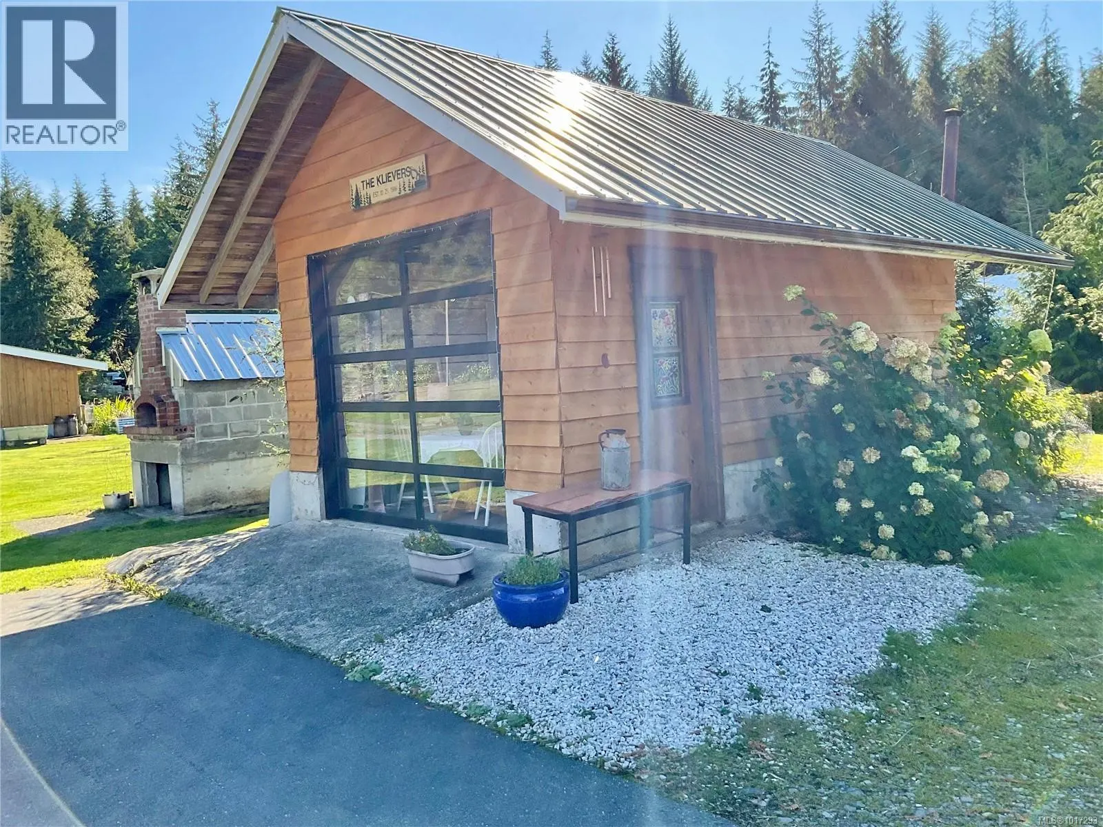 885 Lanqvist Rd