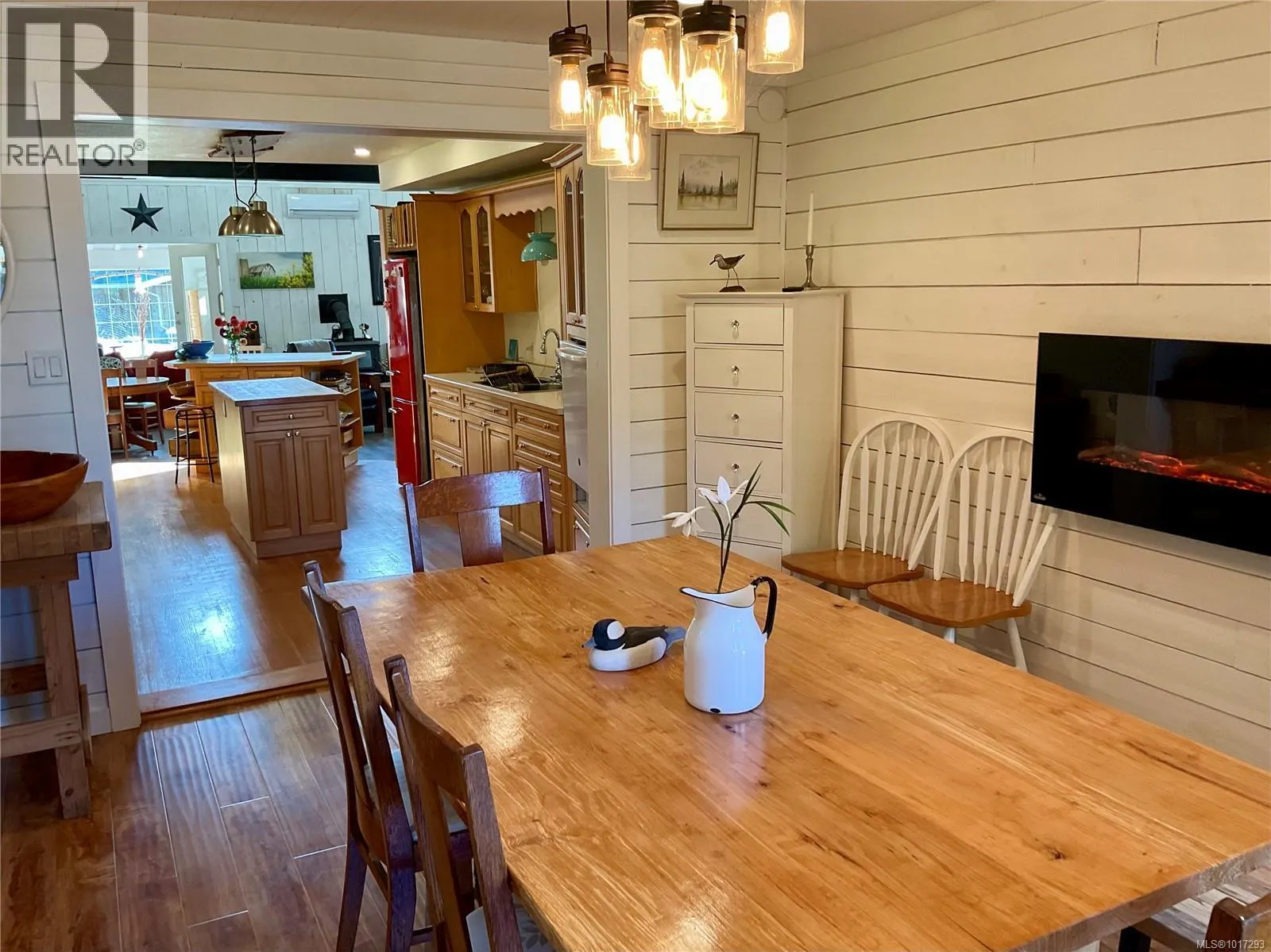 885 Lanqvist Rd