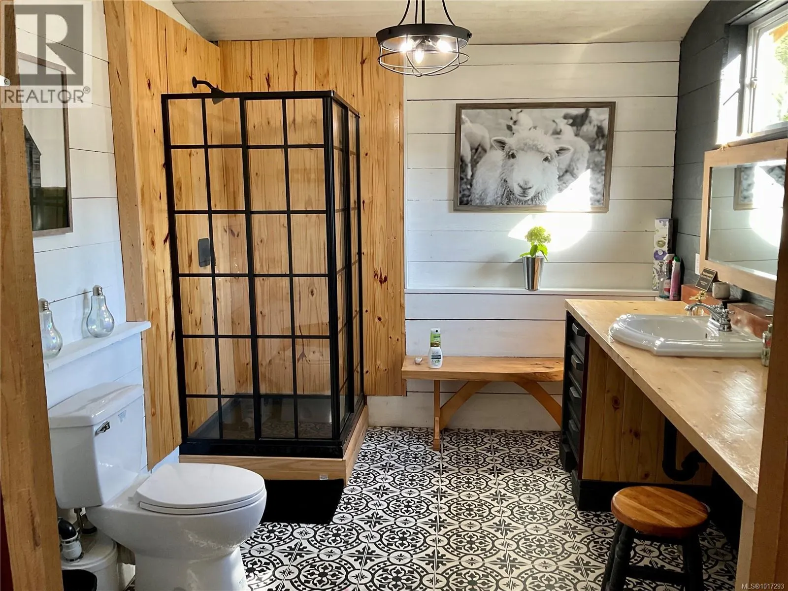 885 Lanqvist Rd