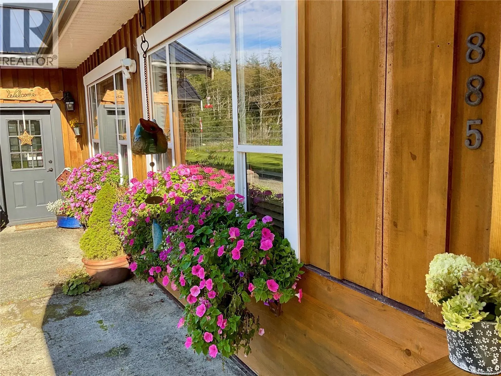 885 Lanqvist Rd