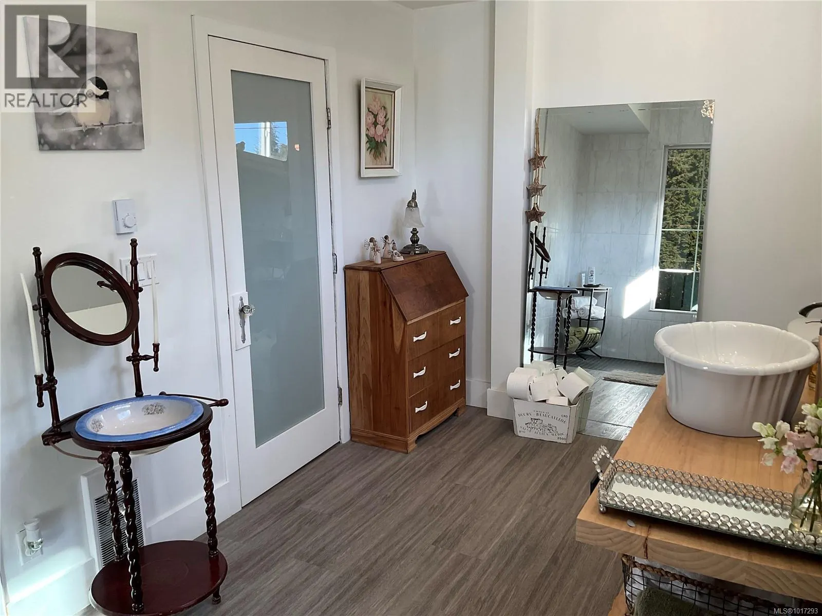 885 Lanqvist Rd