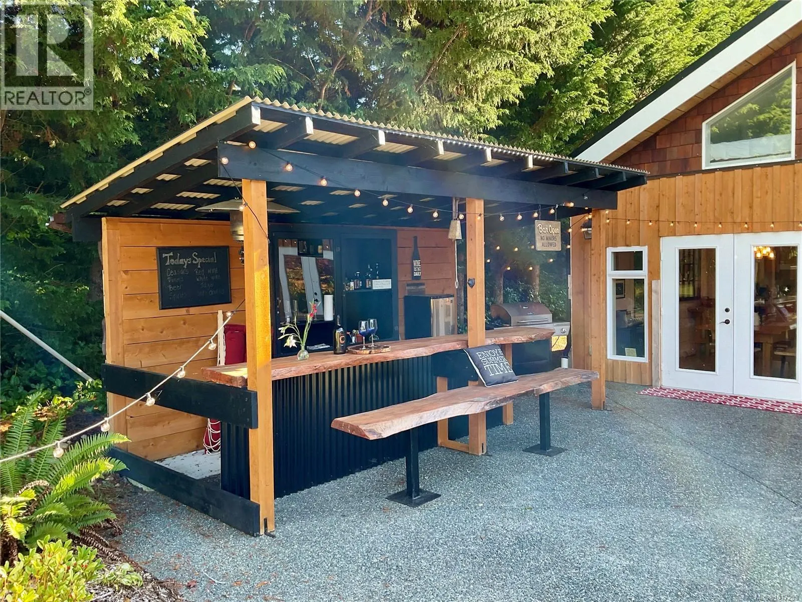 885 Lanqvist Rd