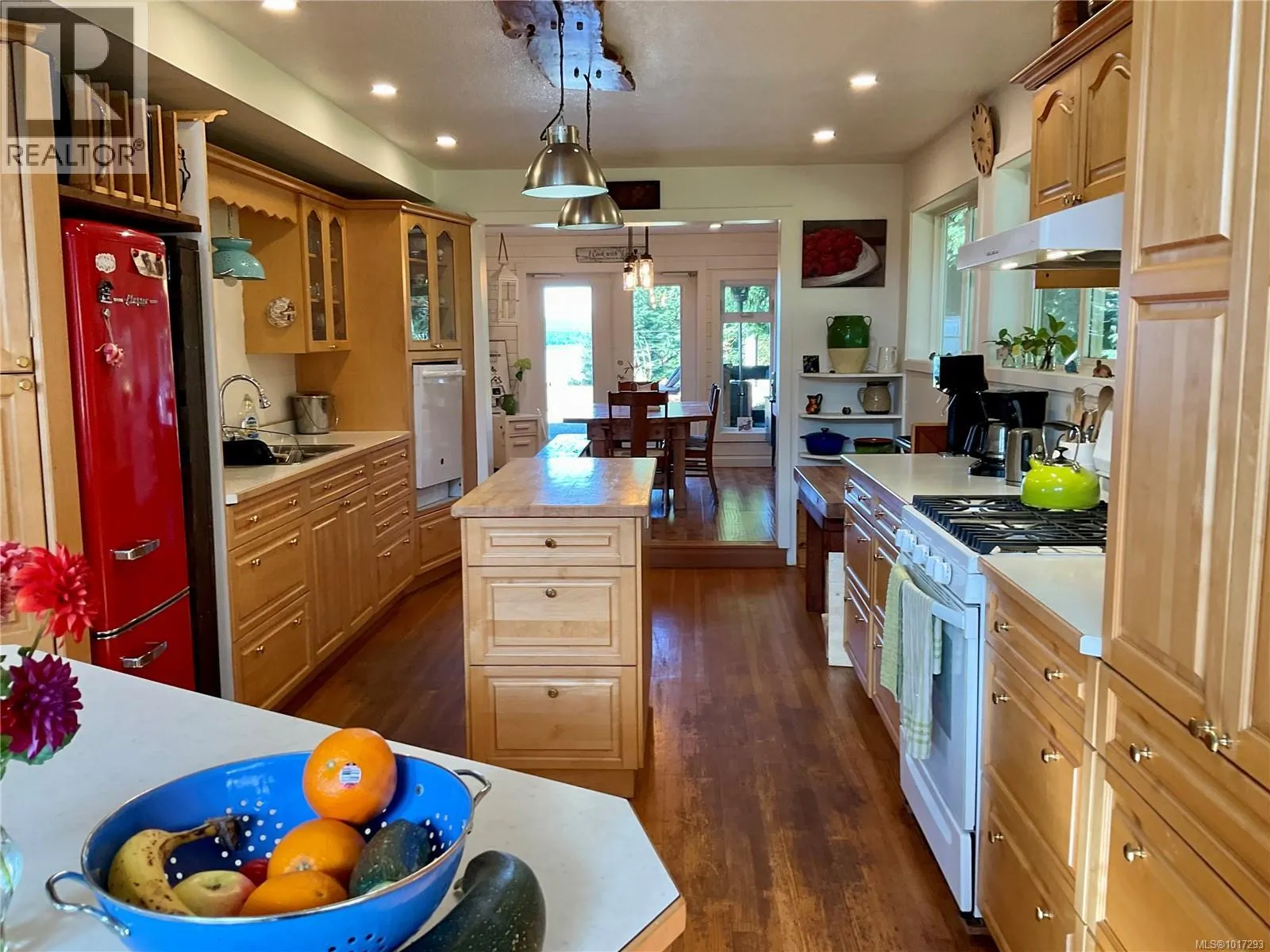 885 Lanqvist Rd