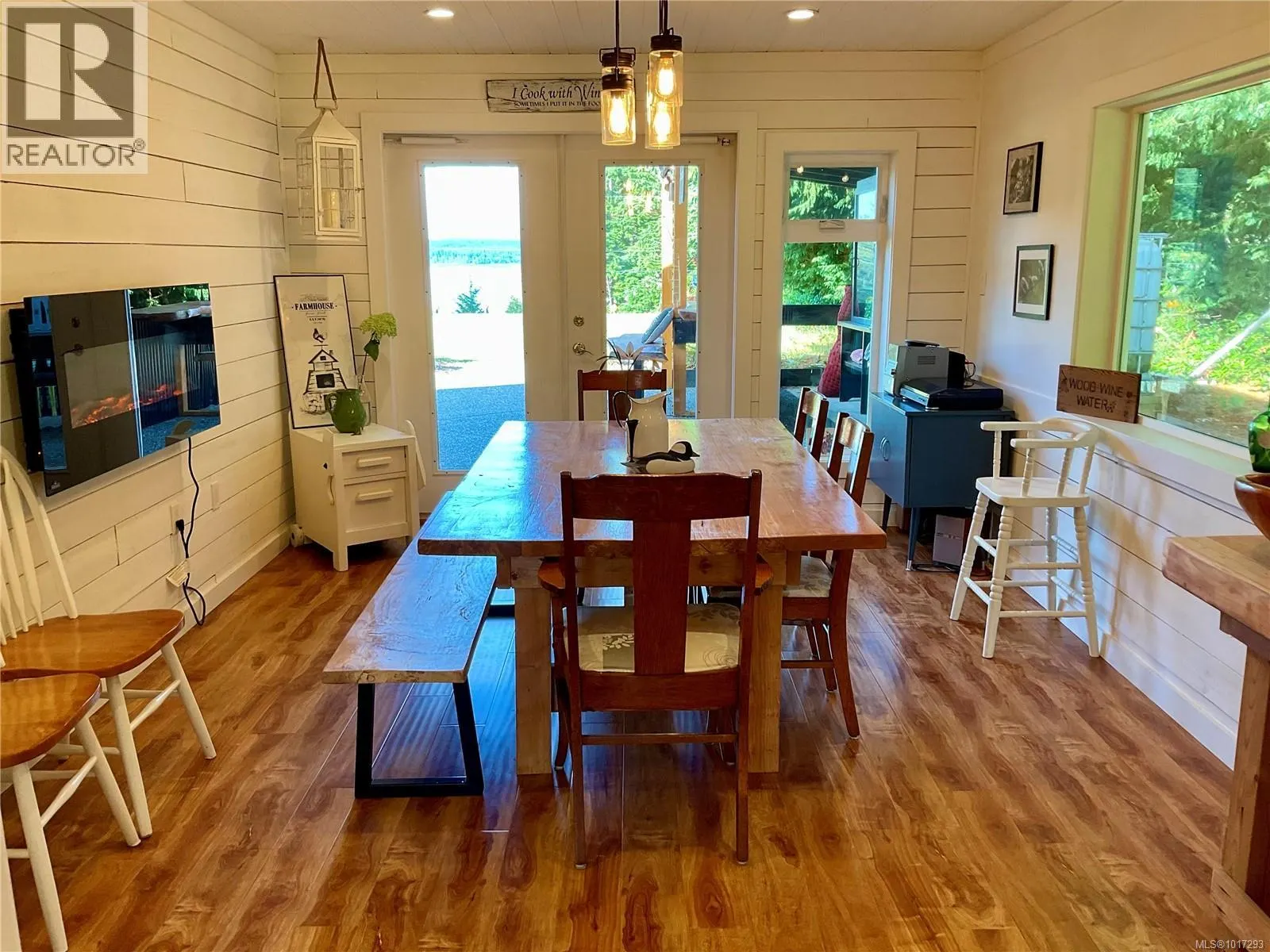 885 Lanqvist Rd