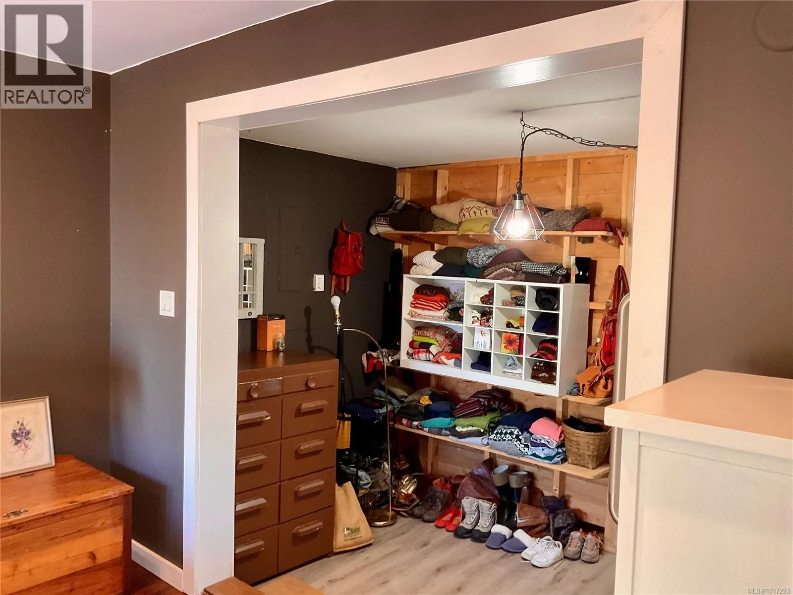 885 Lanqvist Rd