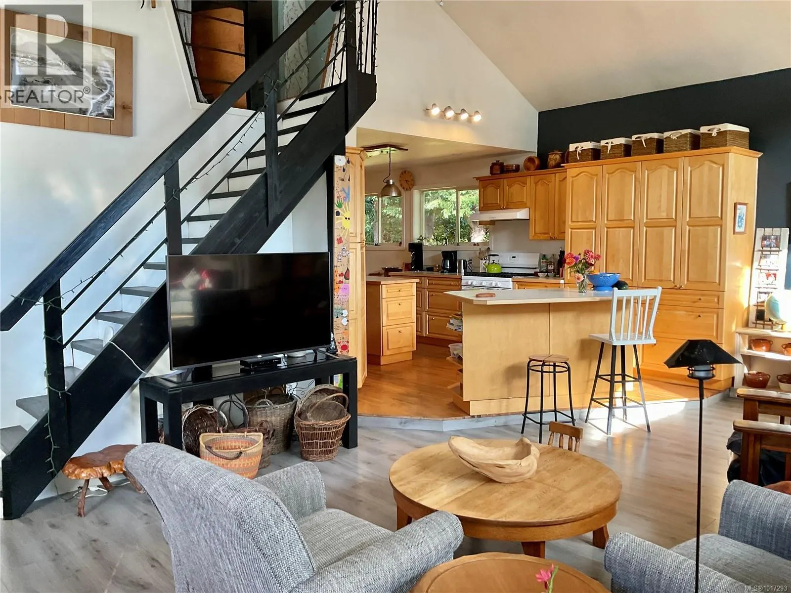 885 Lanqvist Rd
