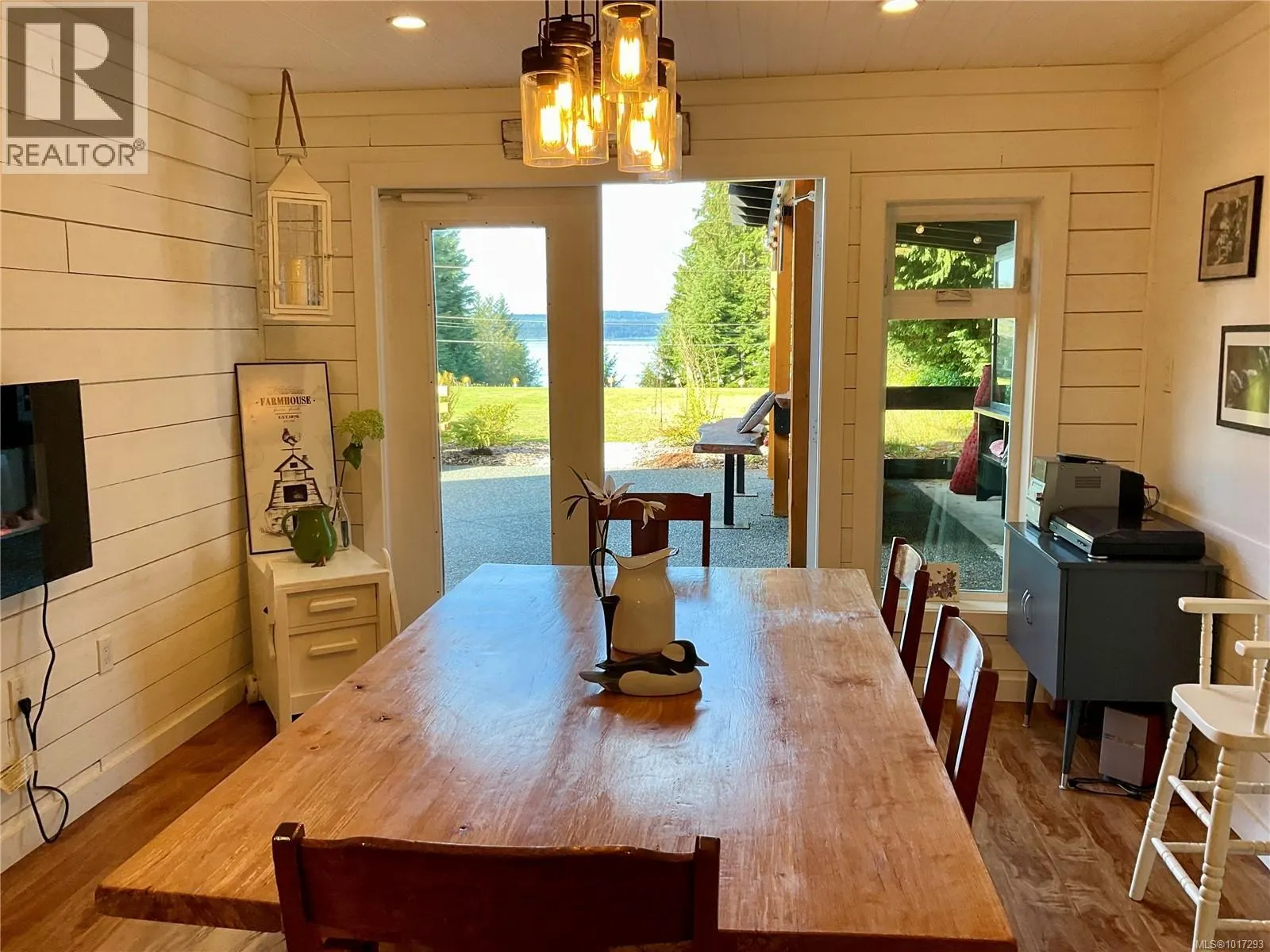 885 Lanqvist Rd