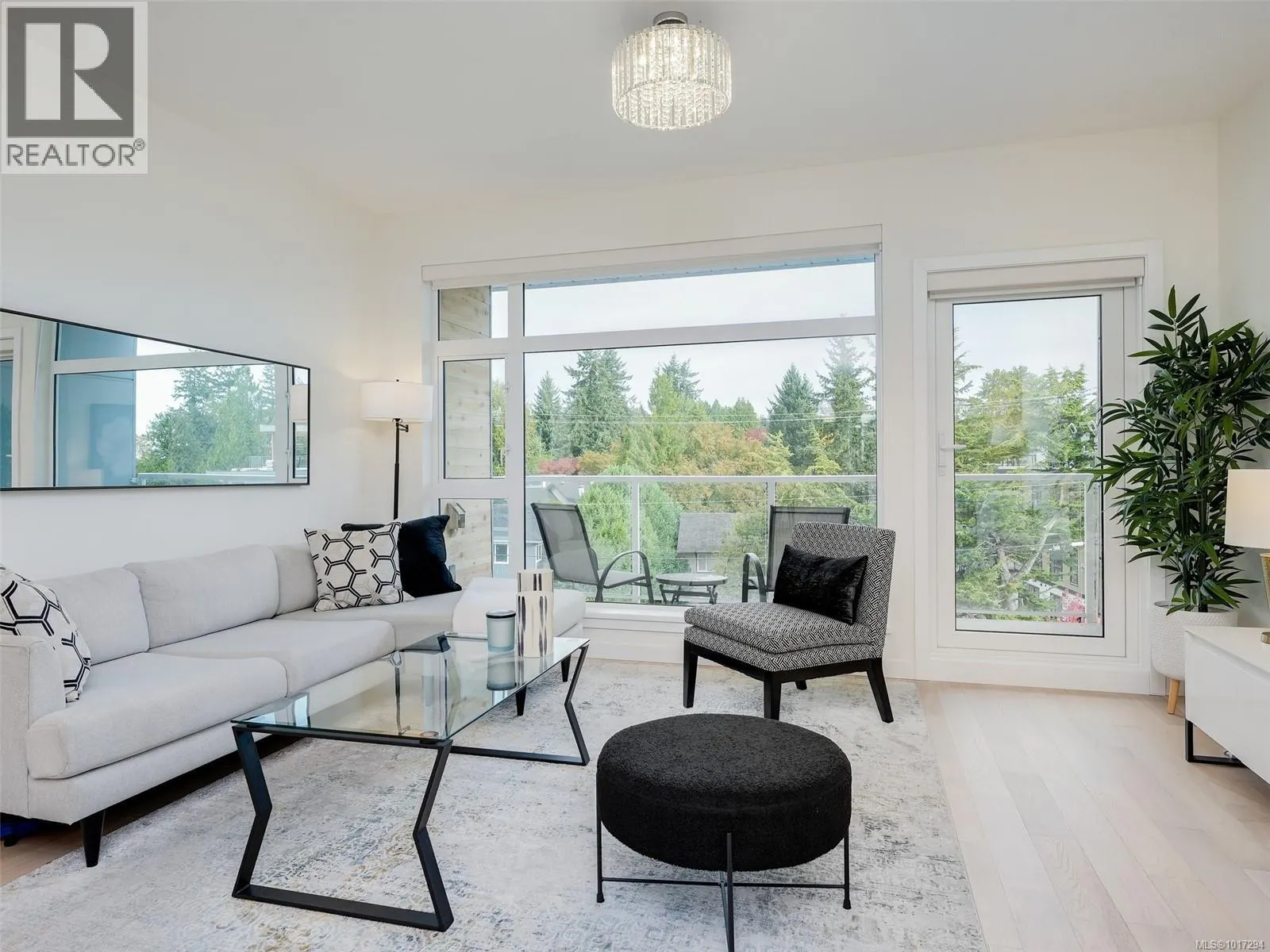 302 5120 Cordova Bay Rd