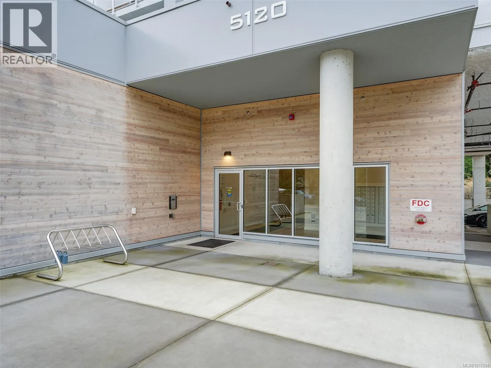 302 5120 Cordova Bay Rd