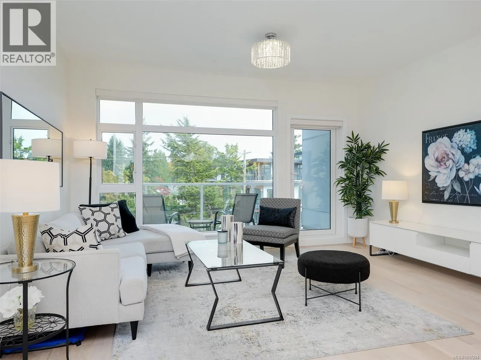 302 5120 Cordova Bay Rd