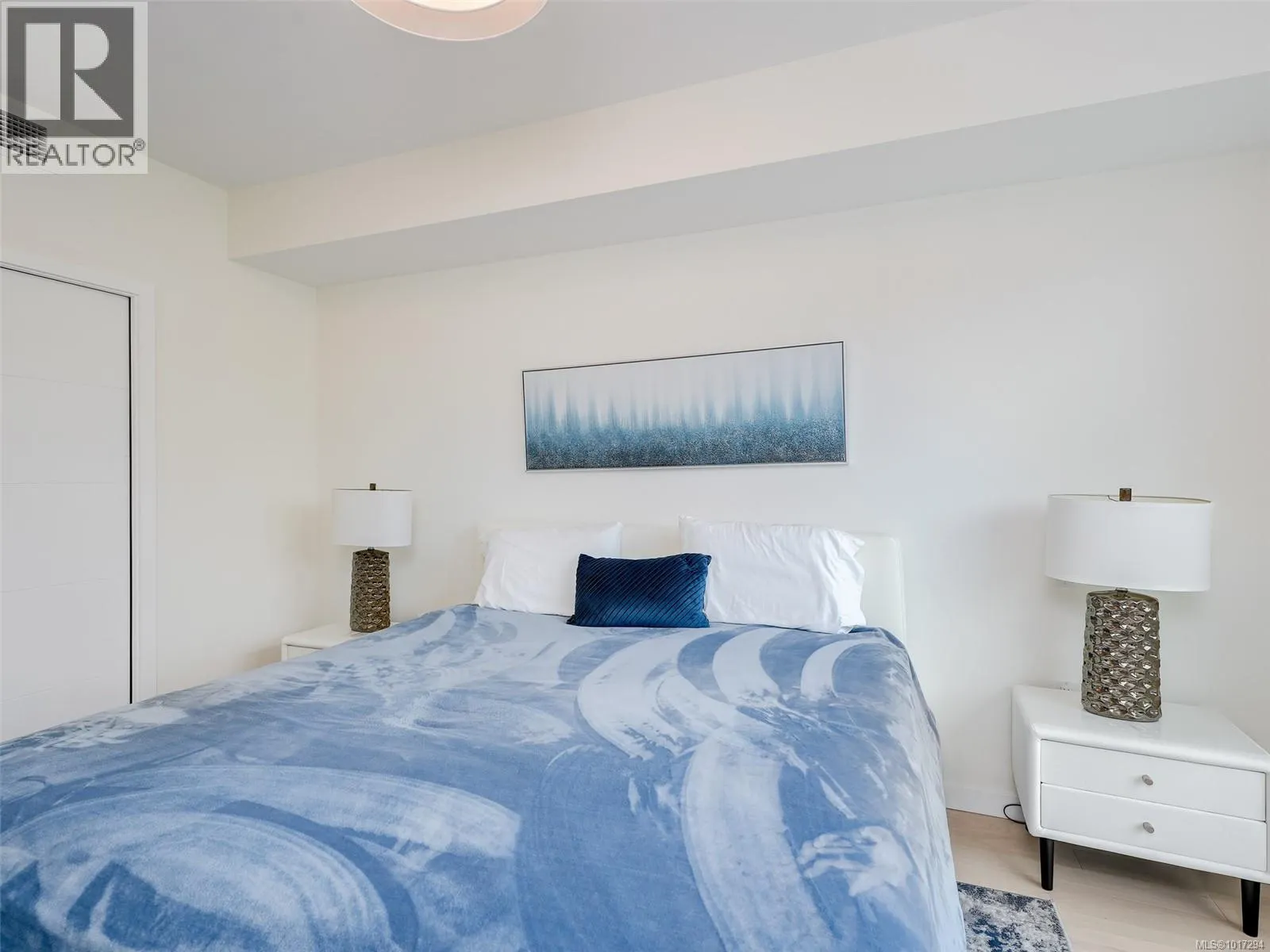 302 5120 Cordova Bay Rd
