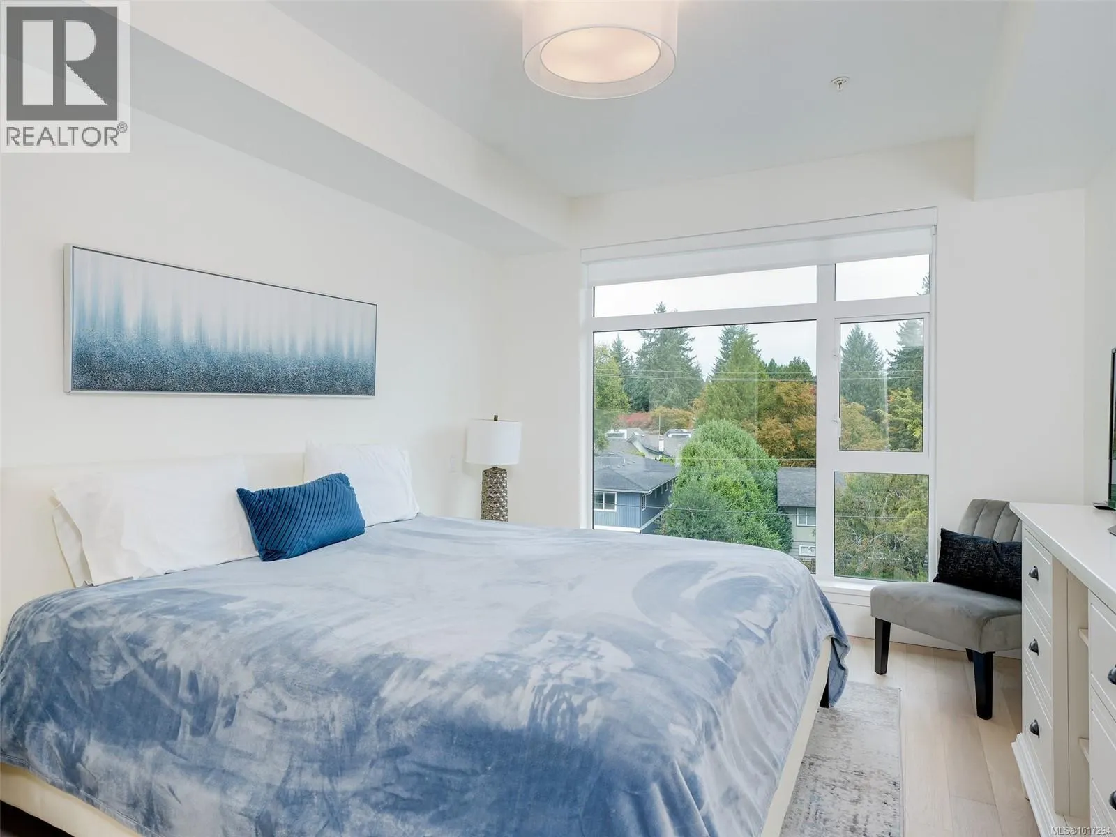 302 5120 Cordova Bay Rd