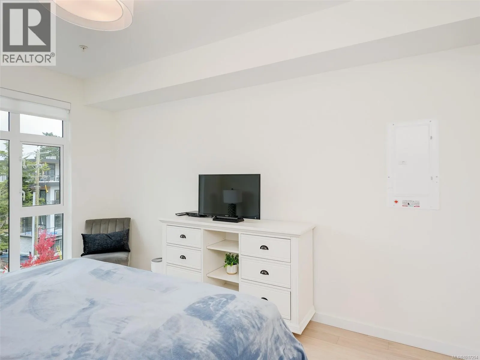 302 5120 Cordova Bay Rd