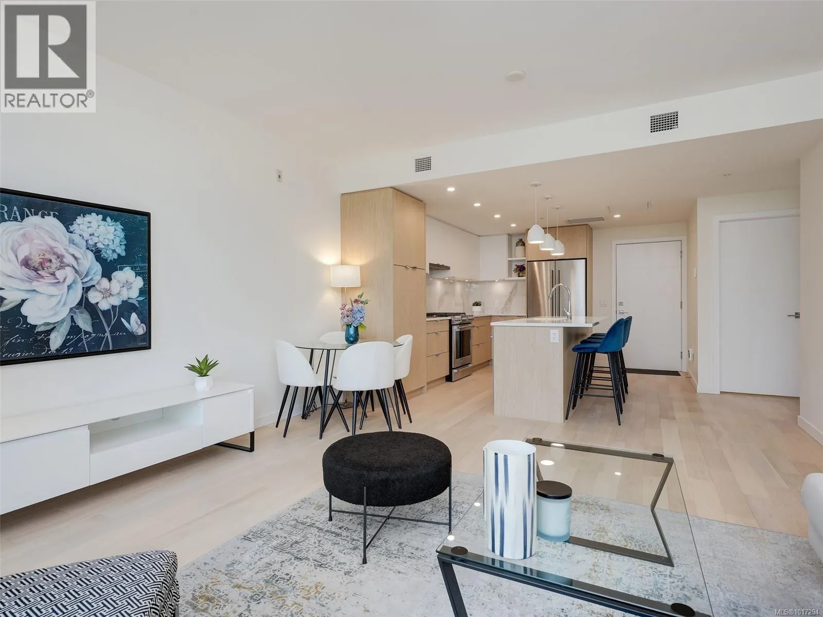 302 5120 Cordova Bay Rd