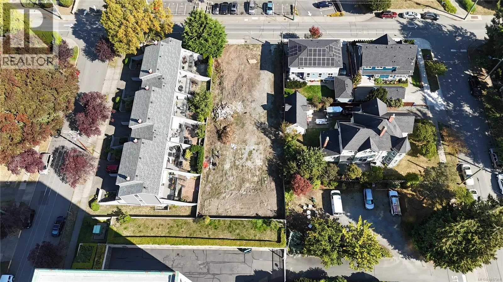 557 Simcoe St