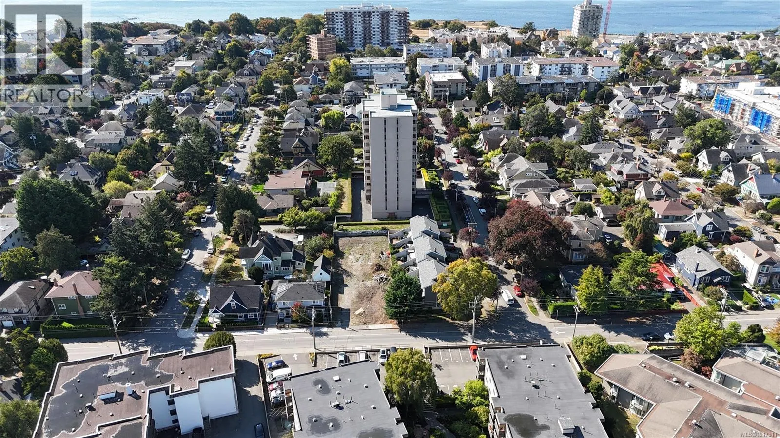 557 Simcoe St