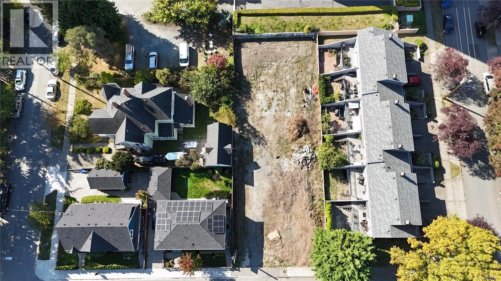 557 Simcoe St