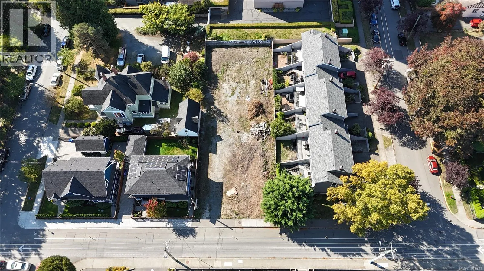 557 Simcoe St