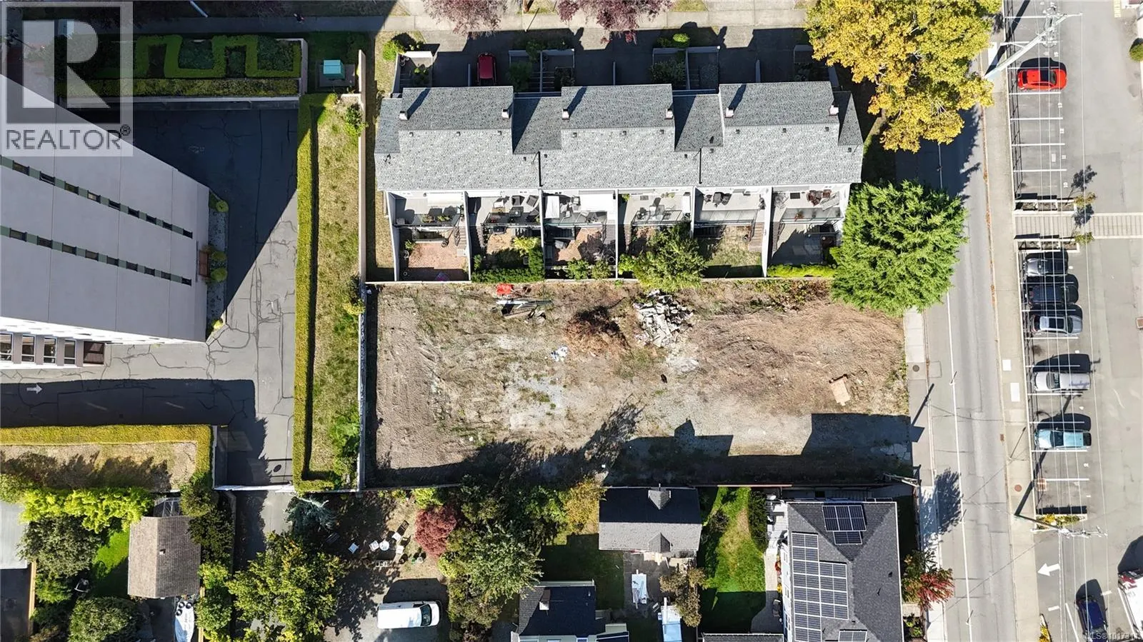 557 Simcoe St