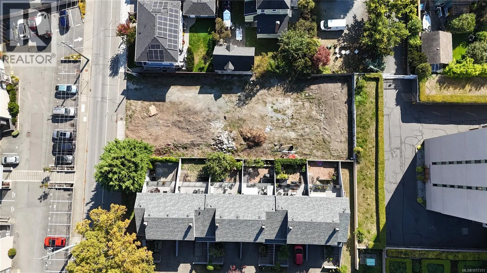 557 Simcoe St