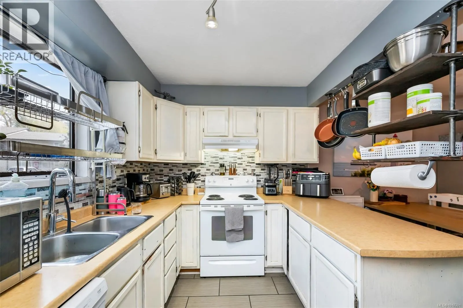 32 3025 Cowichan Lake Rd