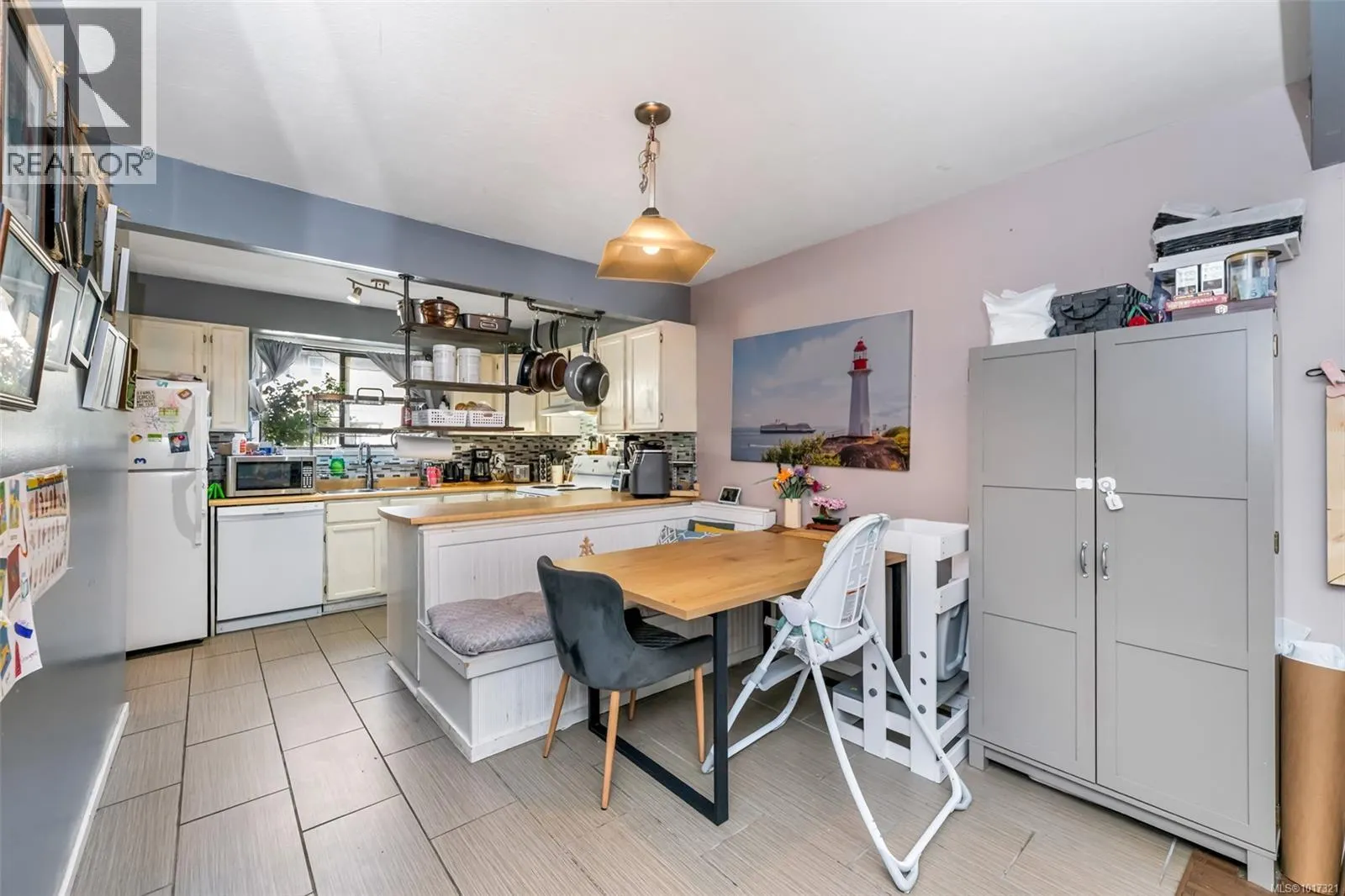 32 3025 Cowichan Lake Rd